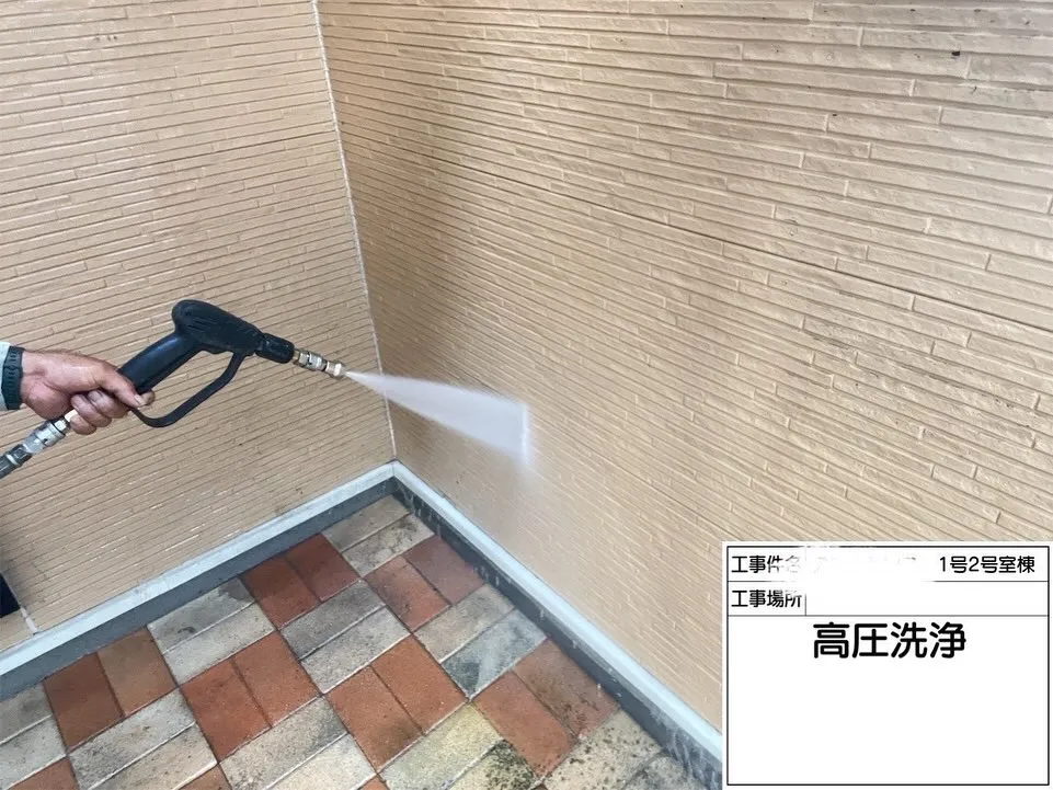 今回は、福岡県嘉穂郡アパート2棟の外壁改修工事をご紹介させて...