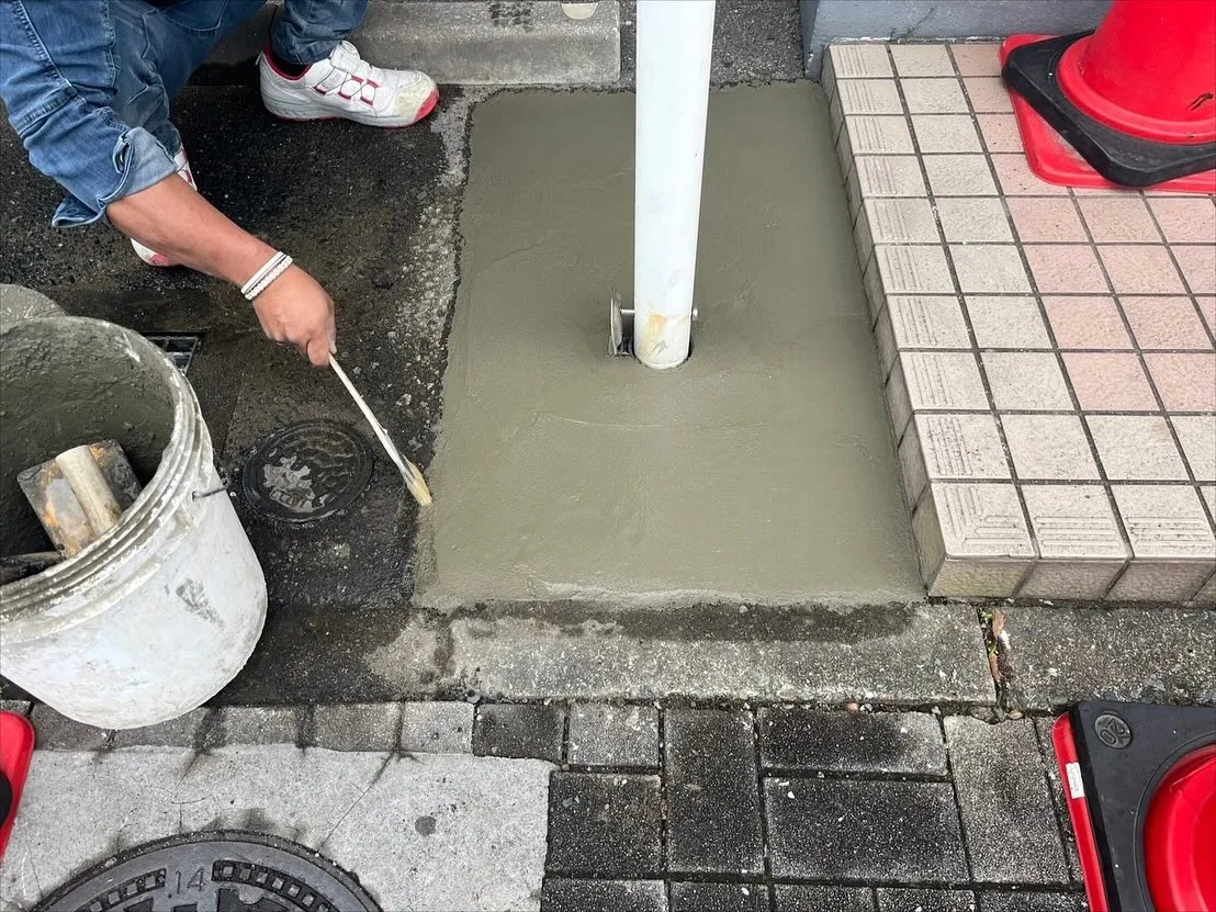 某スーツ店舗福岡市早良区店のポール工事をご紹介させていただき...