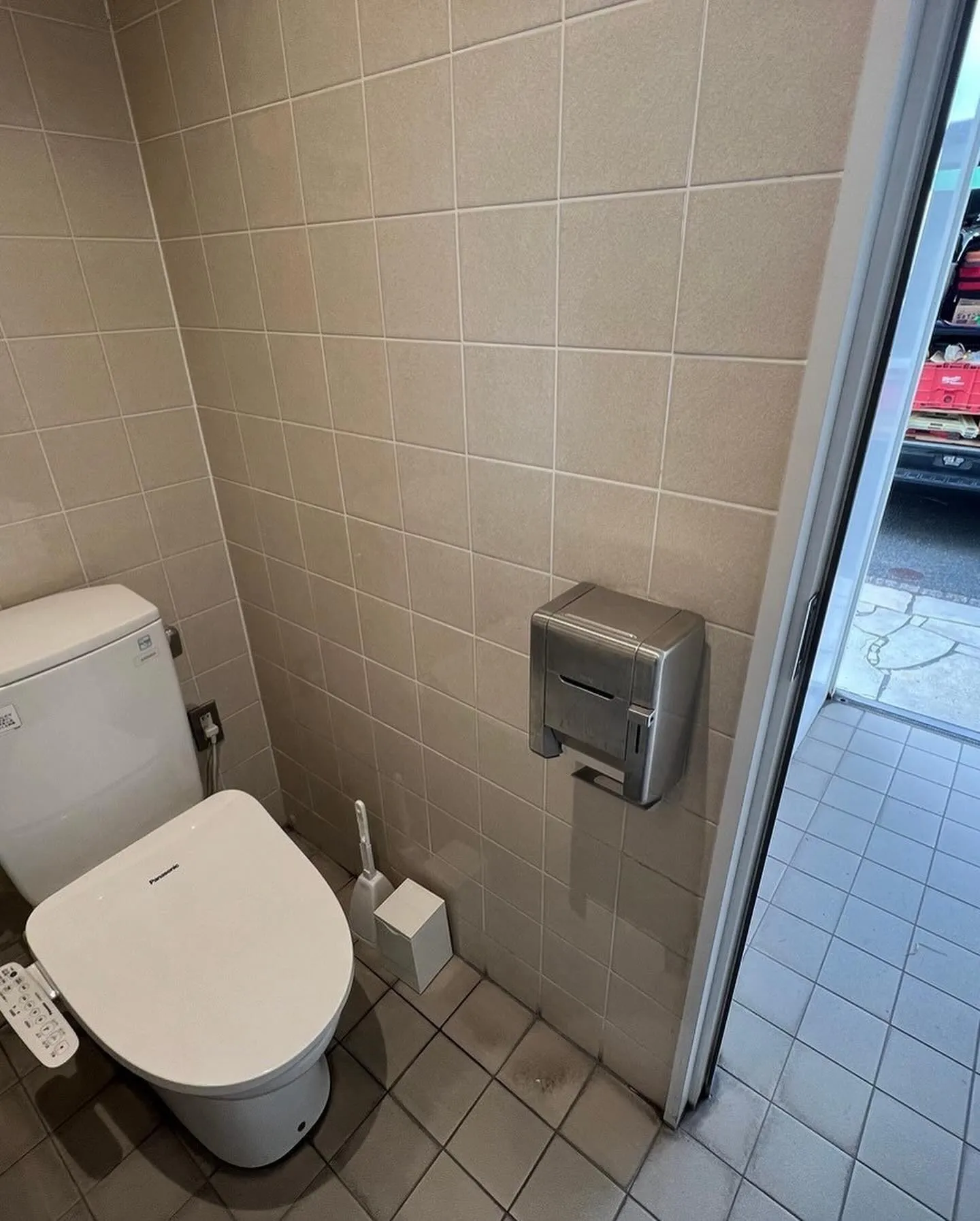 某衣服店舗大野城店ペーパーホルダー交換