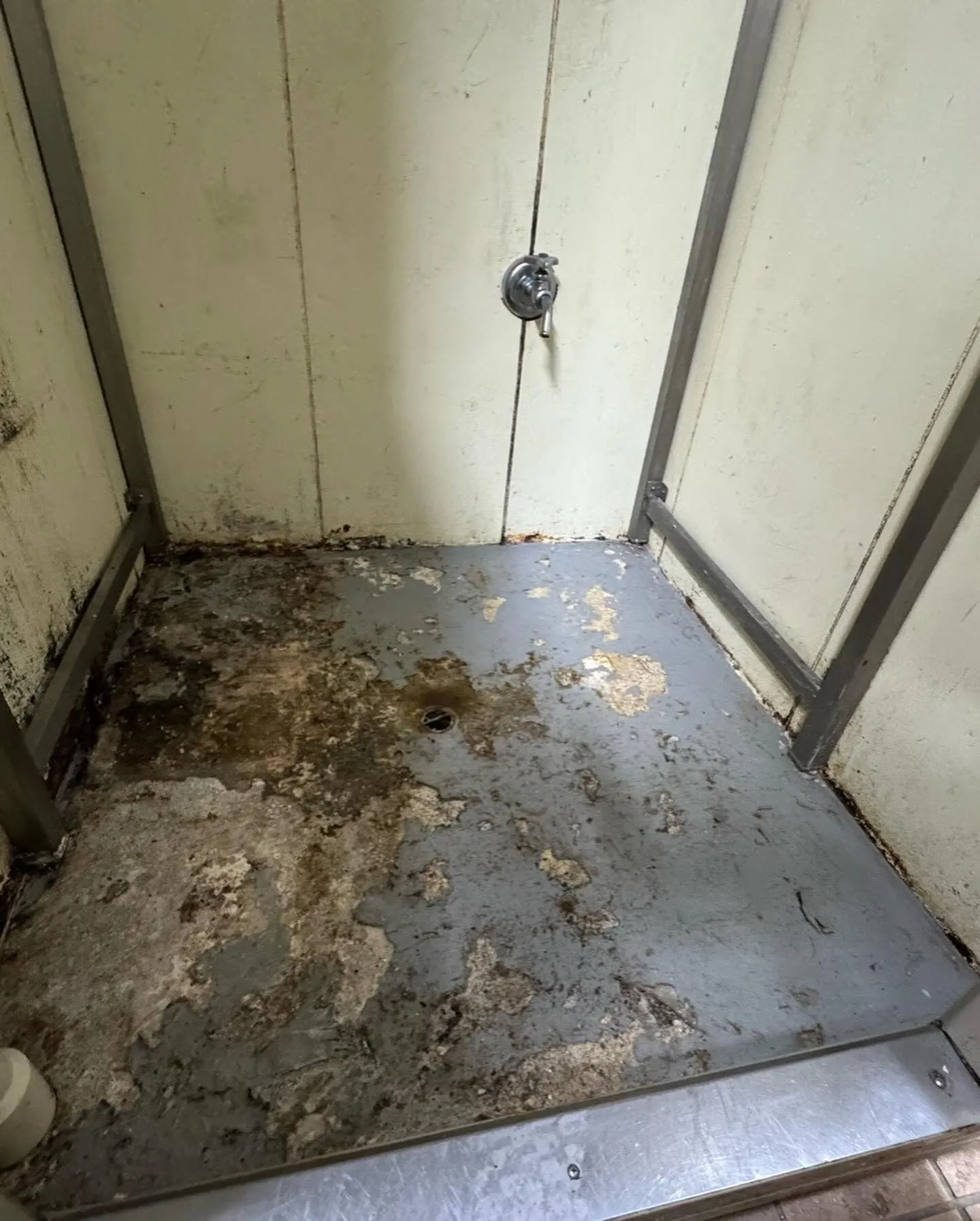 某飲食店舗博多店長尺シート張り