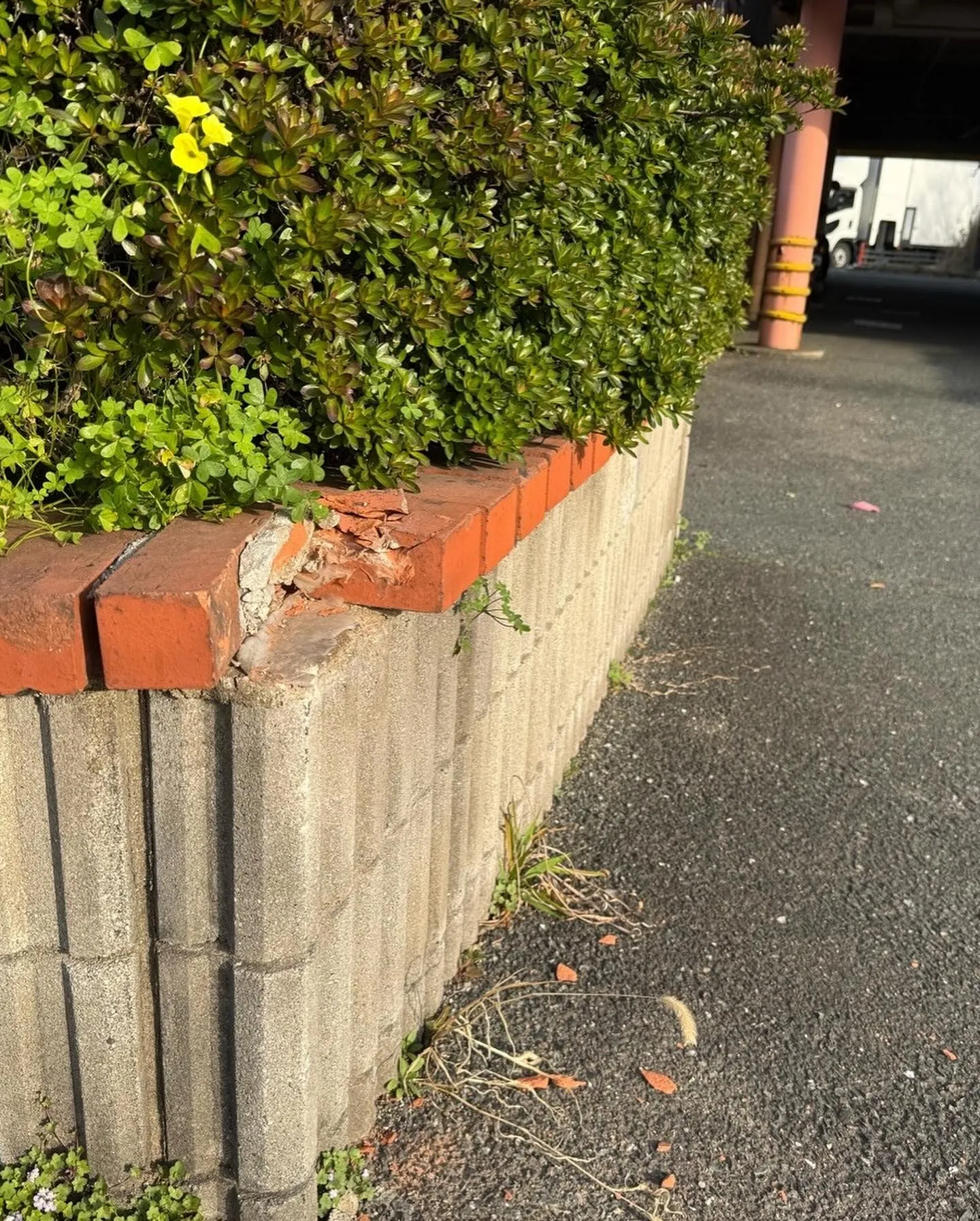 某ファミレス店舗東区店レンガ工事