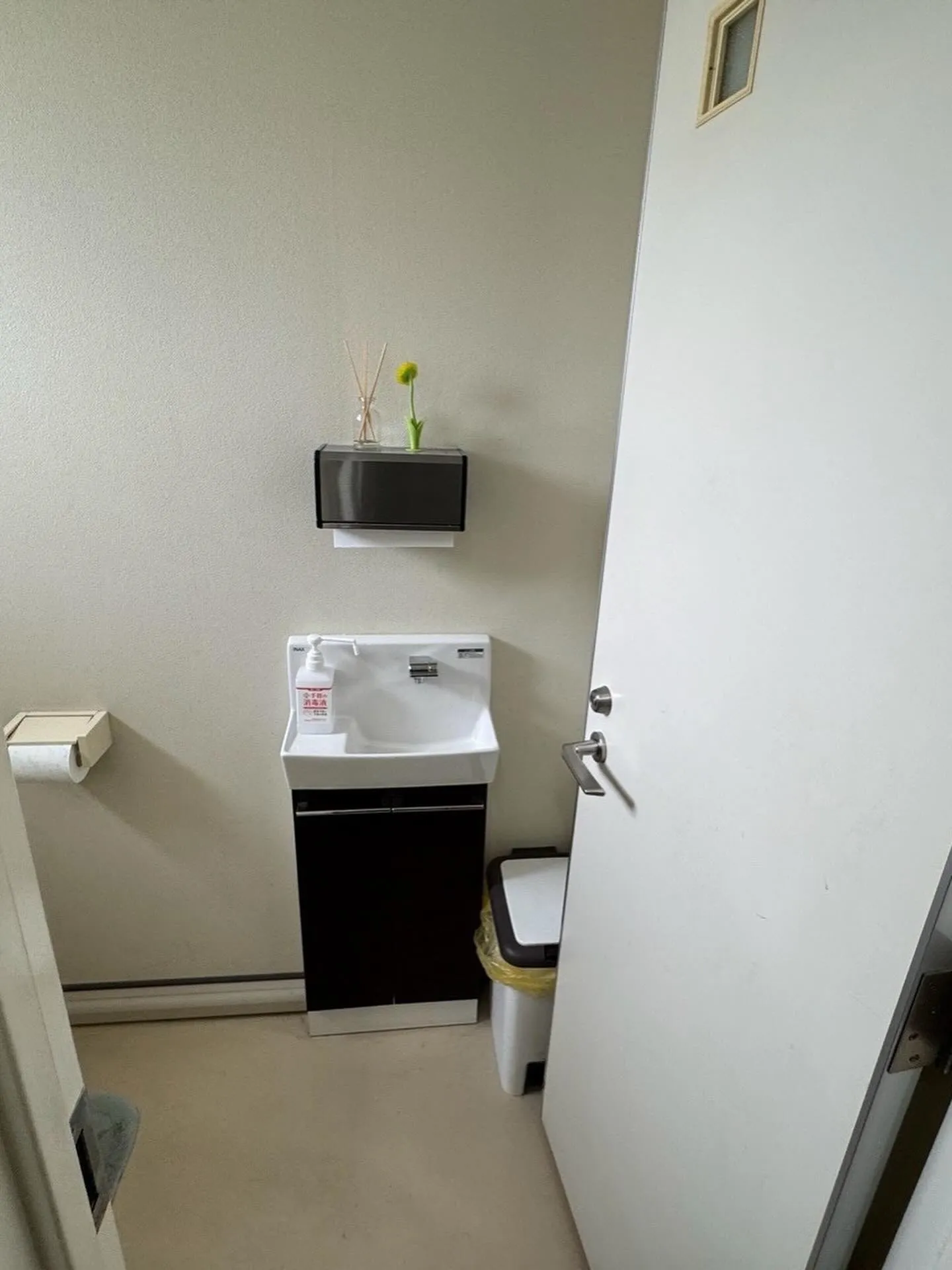 某作業服屋店舗飯塚店【BEFORE編】トイレ改造工事をご紹介...