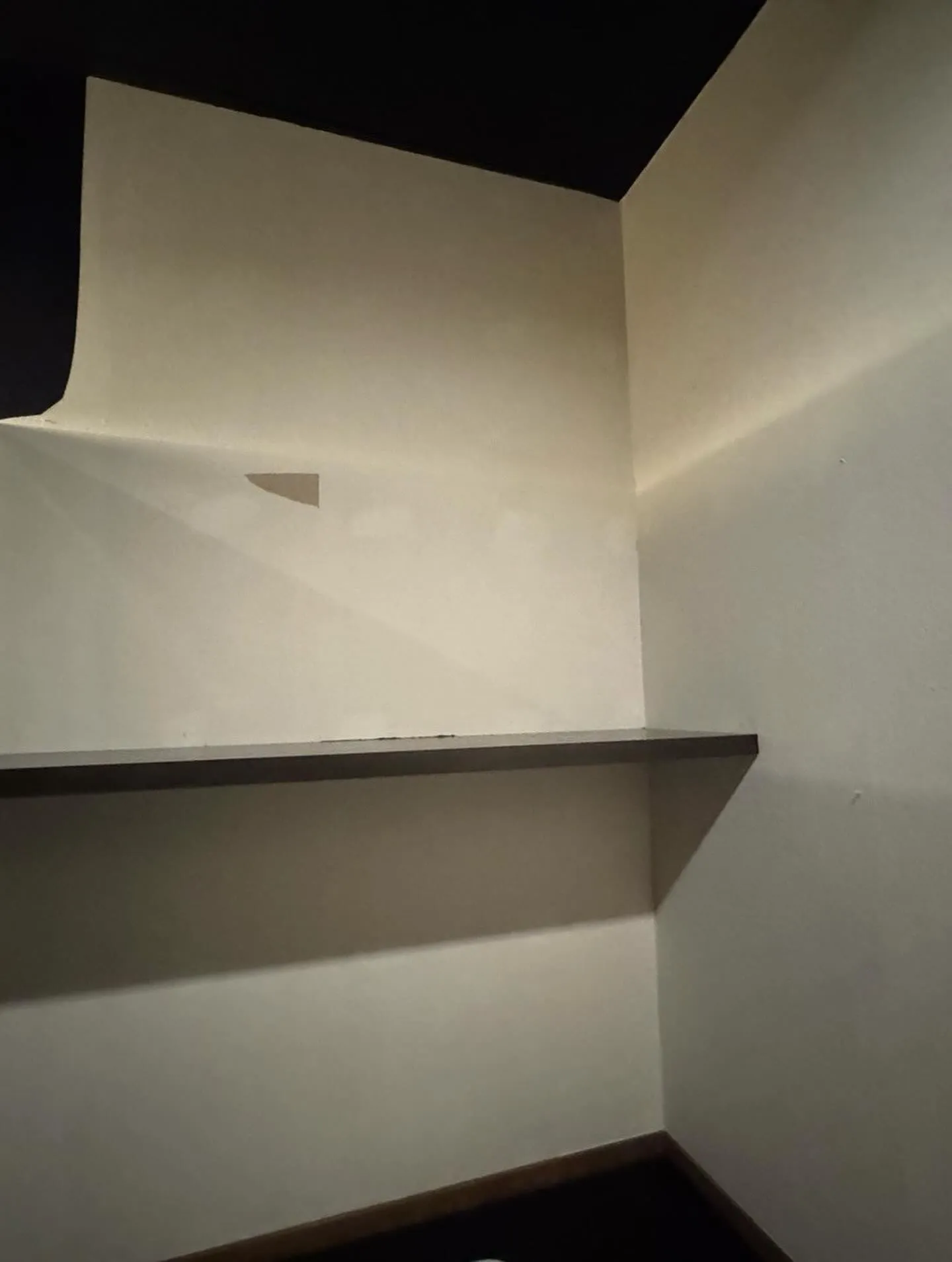 某焼肉屋店舗清水店クロス貼替工事をご紹介させて頂きます✨