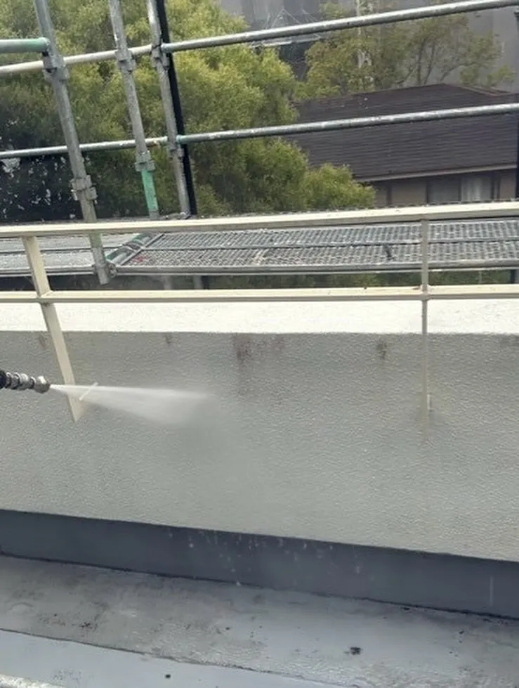 福岡市中央区マンション工事【高圧洗浄編】をご紹介させていただ...