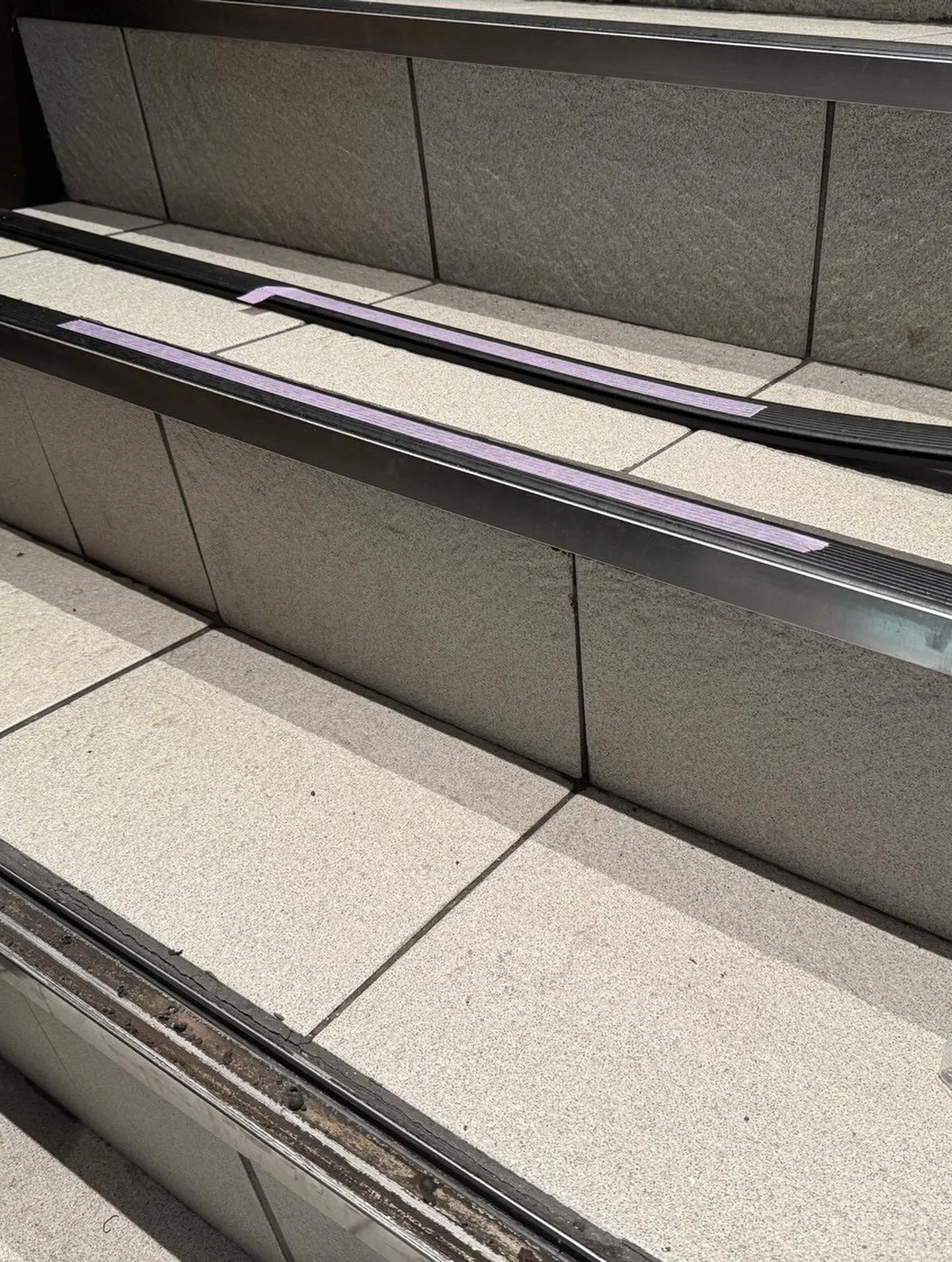 某ファストフード店舗天神店階段ステップ工事をご紹介させて頂き...