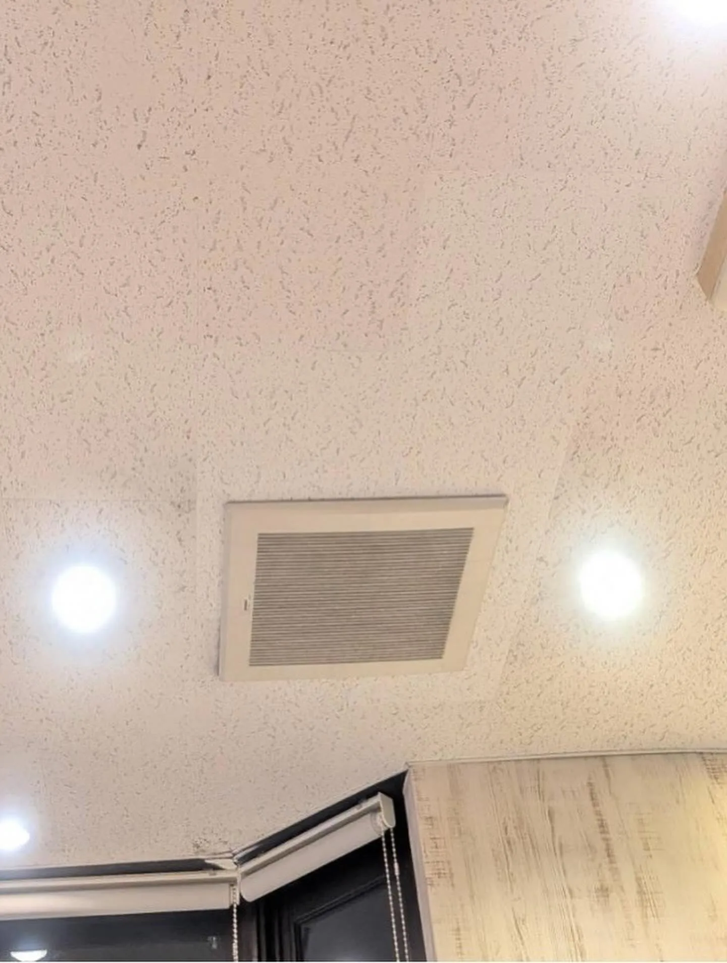 某ファストフード店舗箱崎店天井工事をご紹介させて頂きます✨