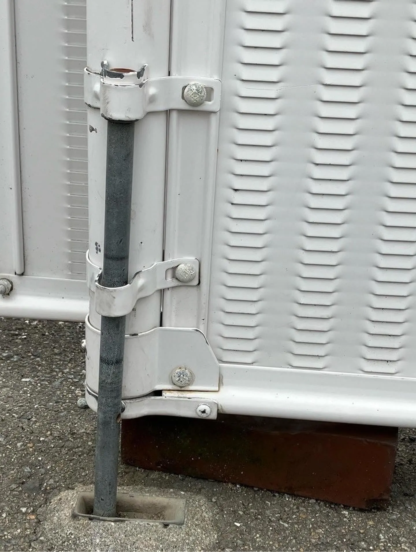 某回転寿司チェーン店舗東区店施錠金具交換