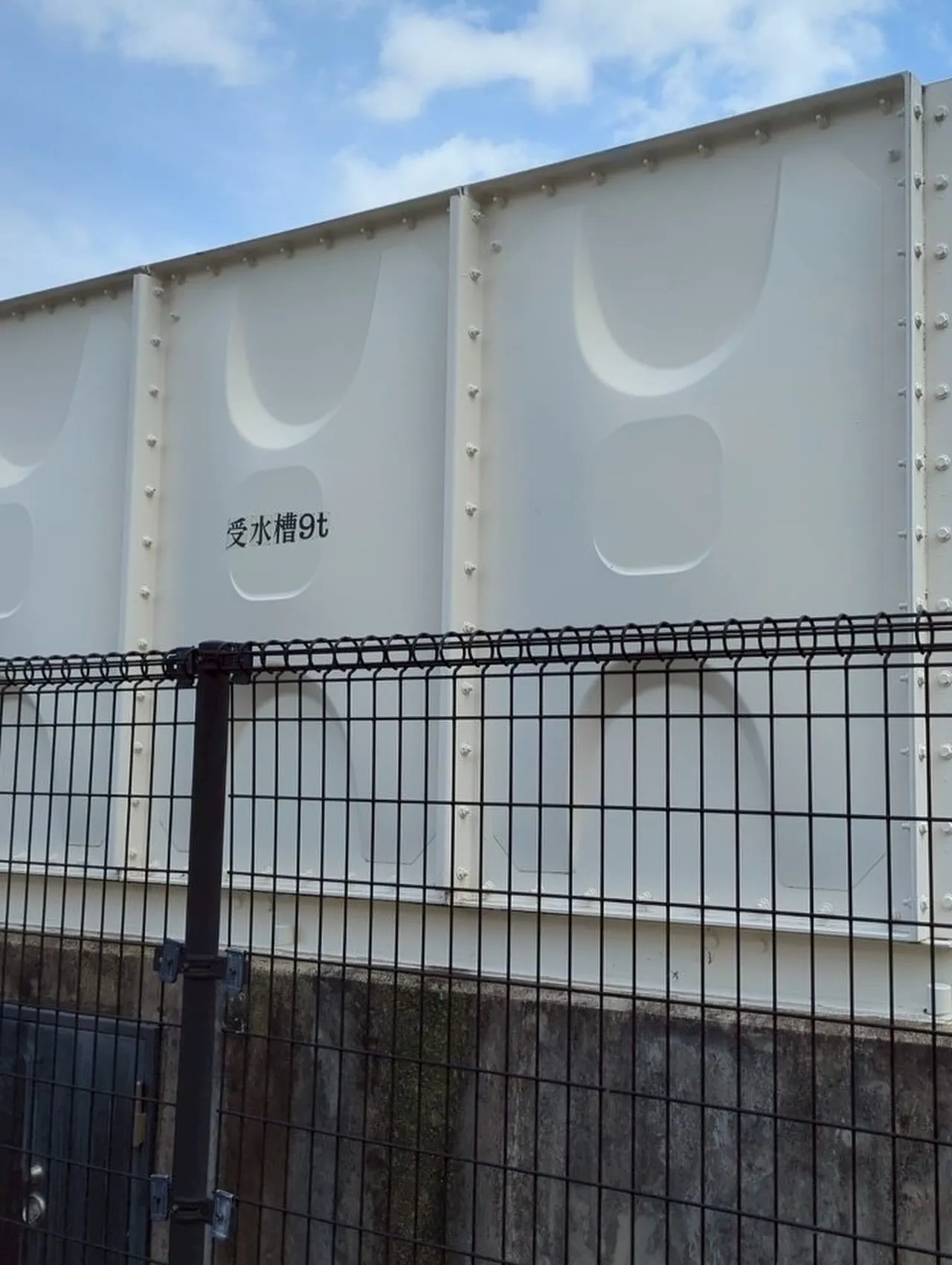 福岡市東区マンション鉄部塗装工事【受水槽編】をご紹介させてい...