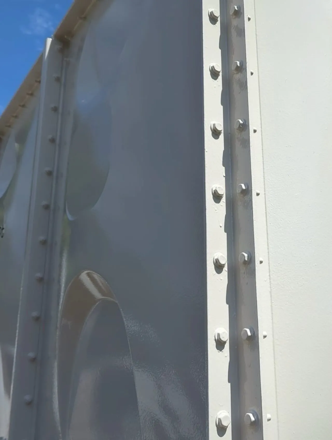 福岡市東区マンション鉄部塗装工事【受水槽編】をご紹介させてい...