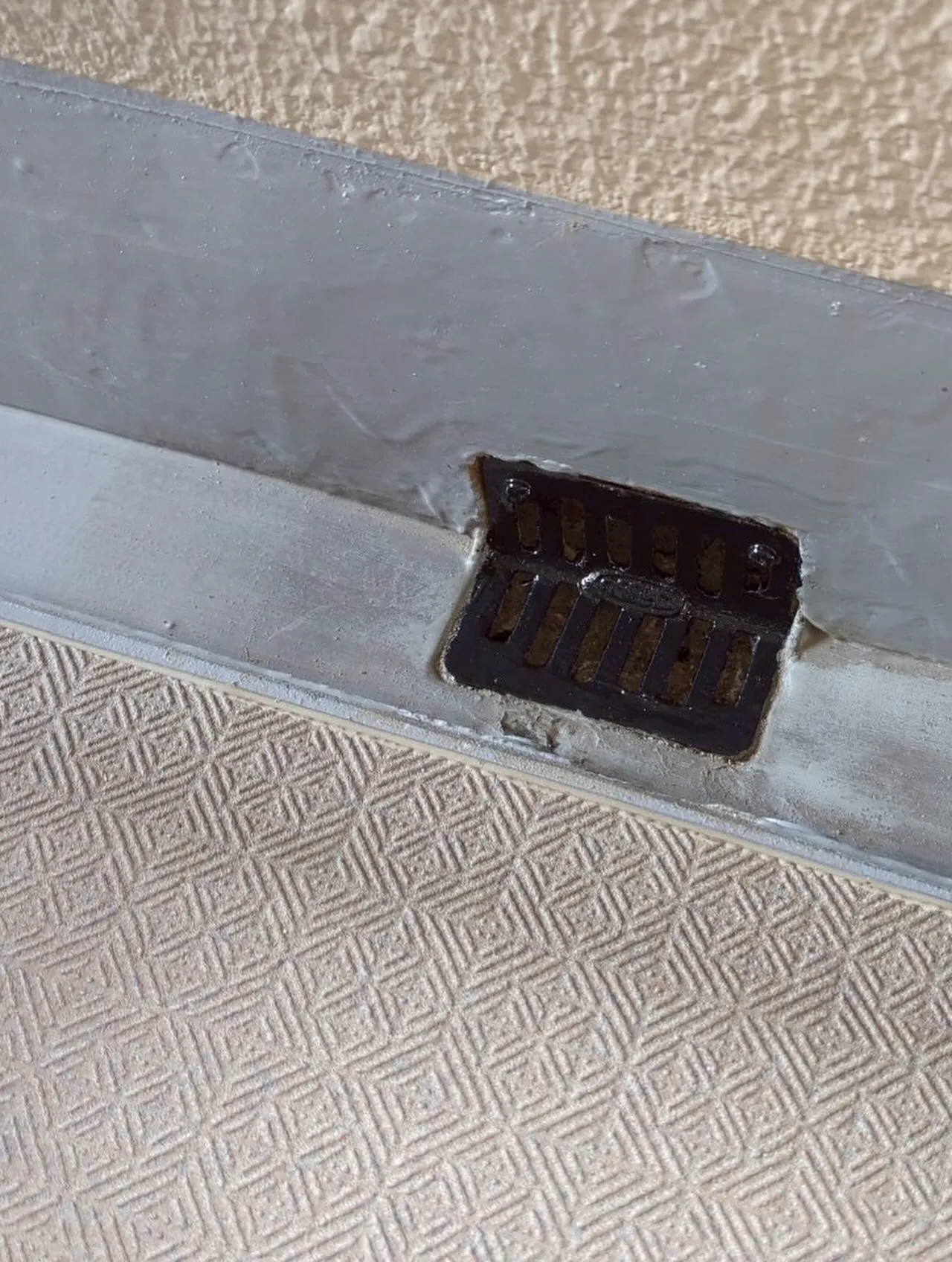 福岡市東区マンション鉄部塗装工事【廊下ドレン編】をご紹介させ...