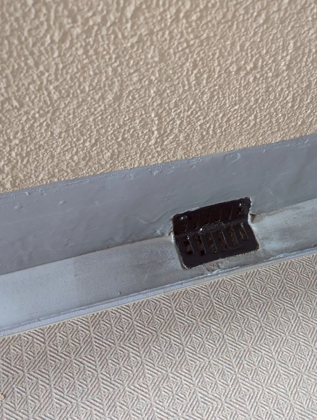 福岡市東区マンション鉄部塗装工事【廊下ドレン編】をご紹介させ...