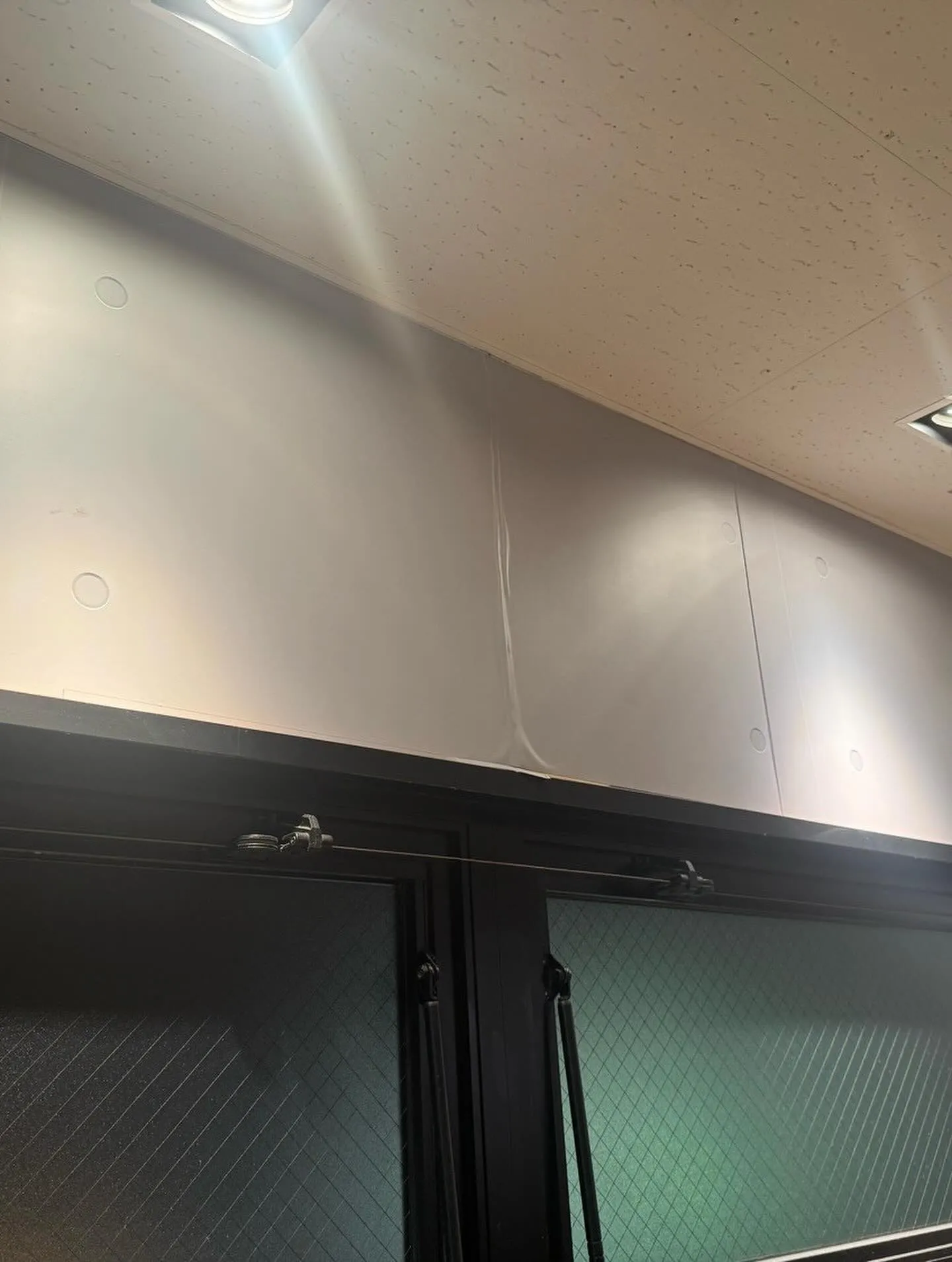 某ファストフード店舗天神店内装仕上工事をご紹介させて頂きます...