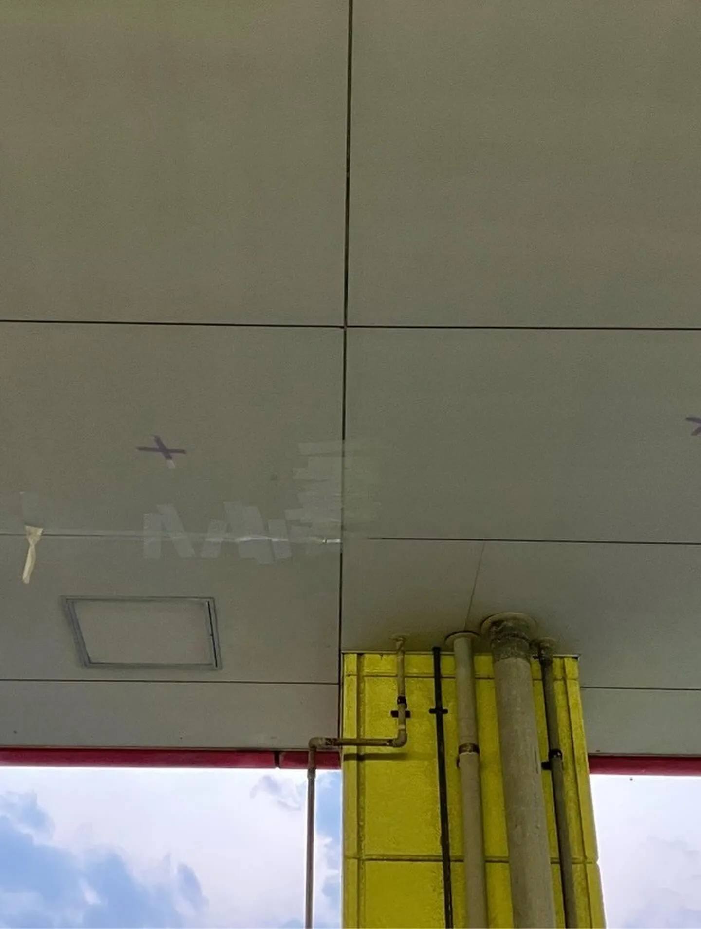 某家電量販店舗新宮店天井工事