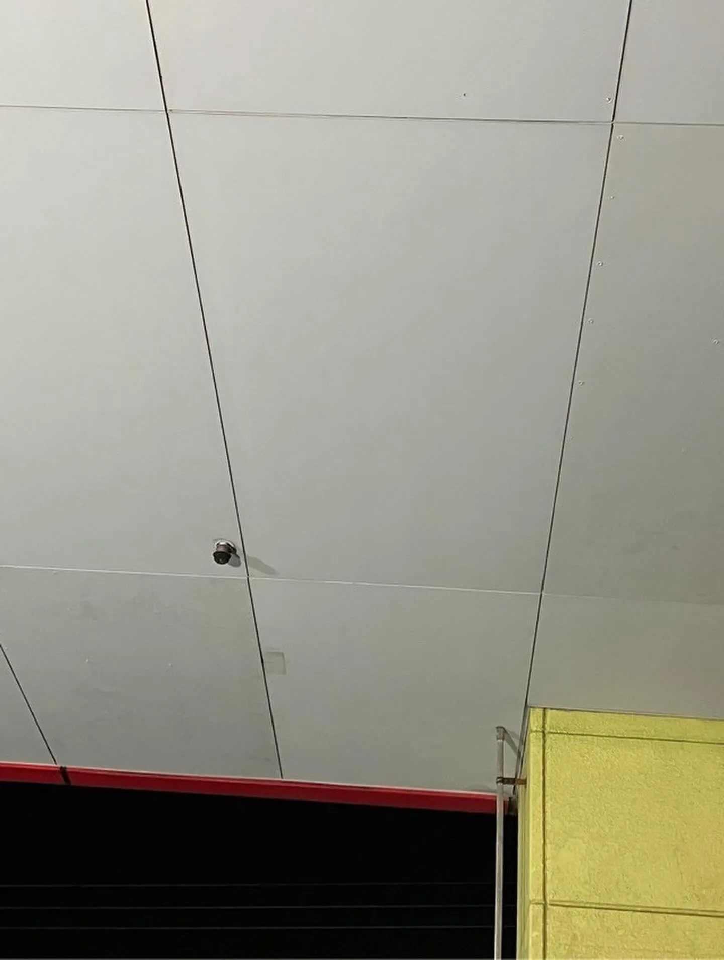 某家電量販店舗新宮店天井工事をご紹介させて頂きます✨