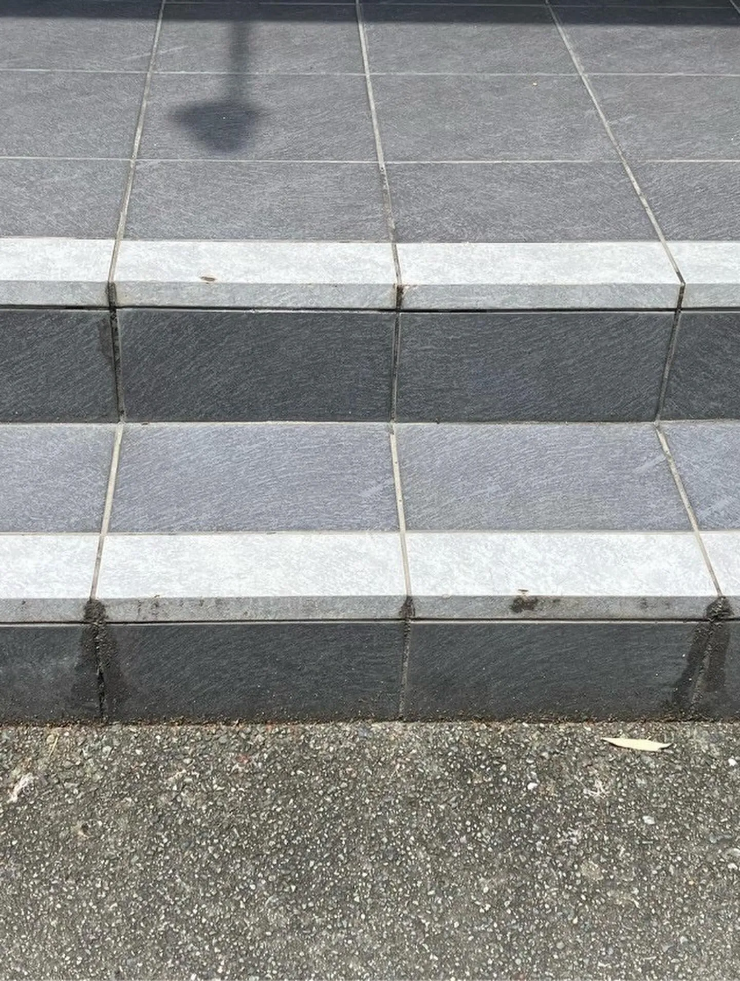 某回転寿司チェーン店舗久留米店タイル工事をご紹介させて頂きま...