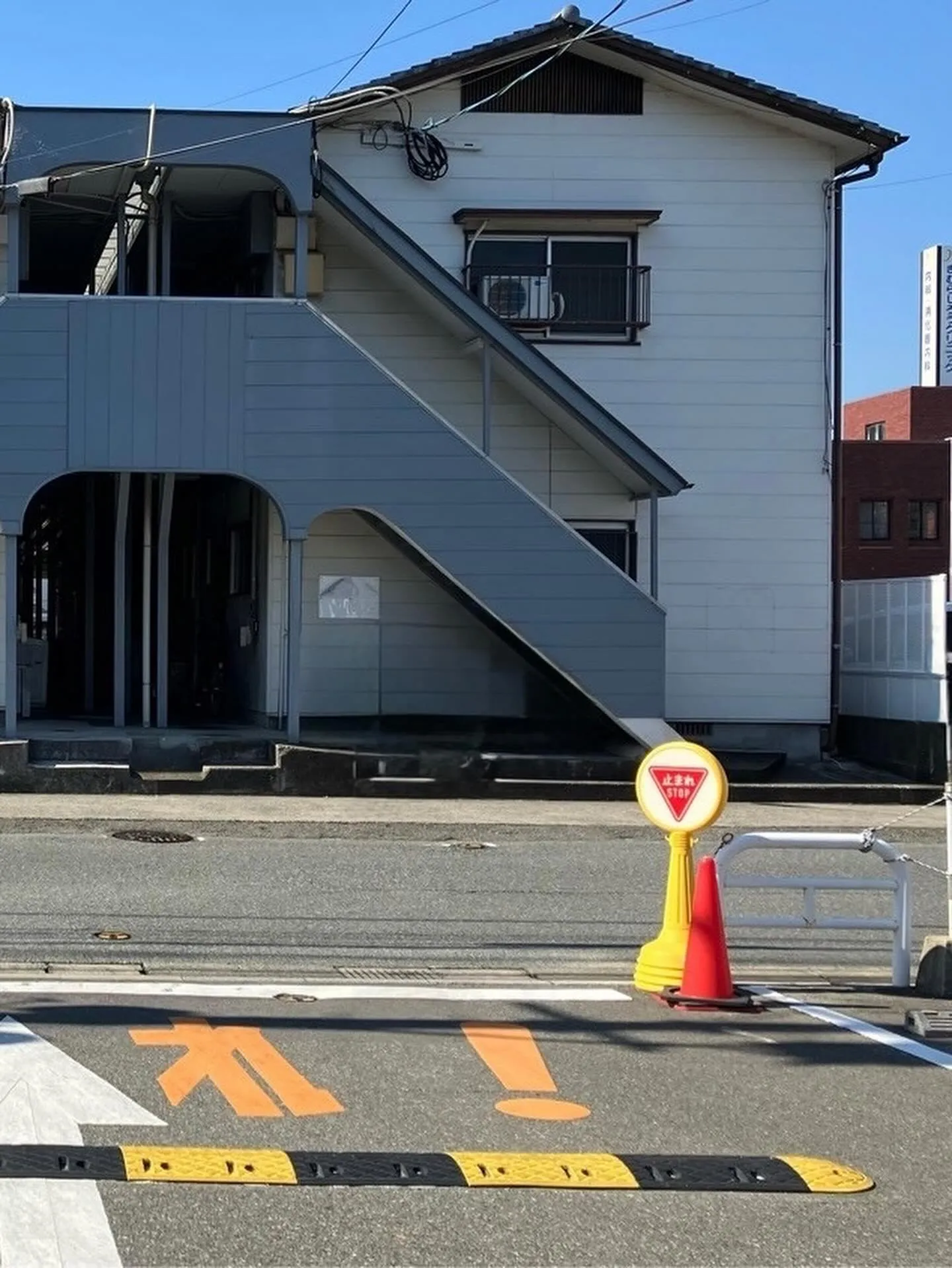 某衣服屋店舗姪浜店ミラー取付工事