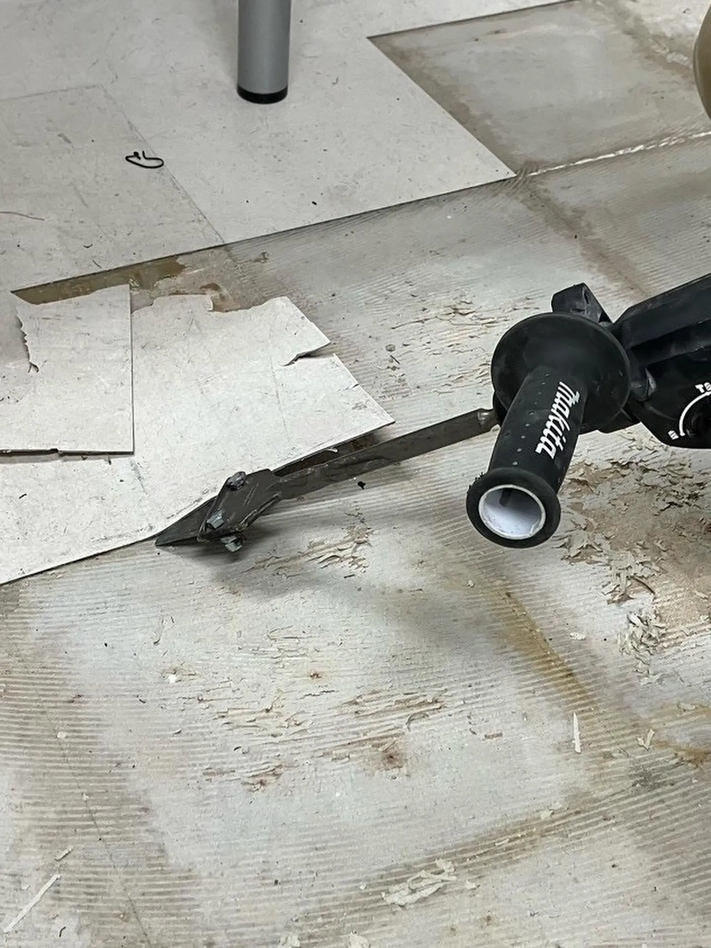 某衣服屋店舗中間店Pタイル工事をご紹介させて頂きます✨