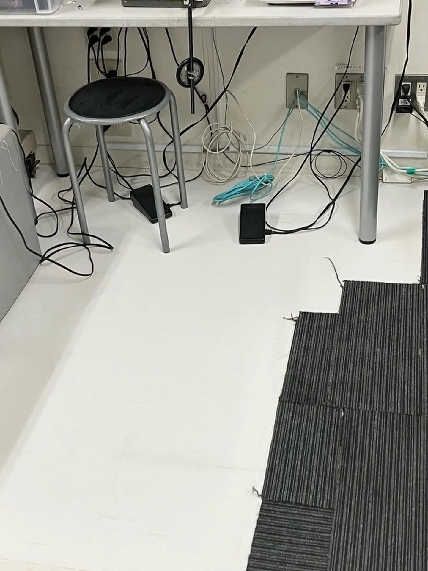 某衣服屋店舗中間店Pタイル工事をご紹介させて頂きます✨