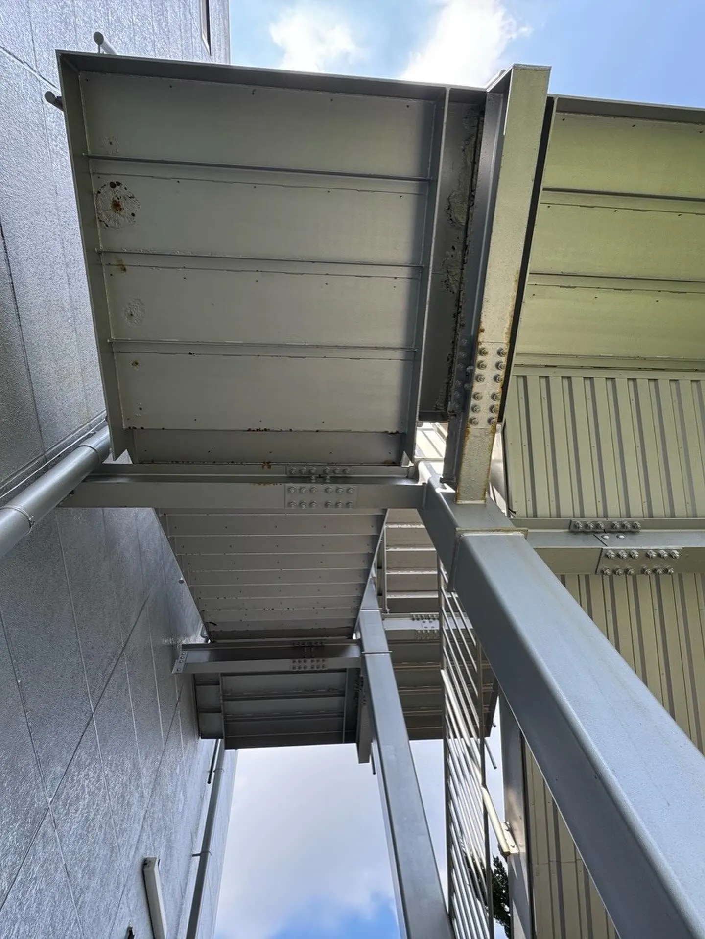 某家電量販店舗熊本店階段工事をご紹介させて頂きます✨