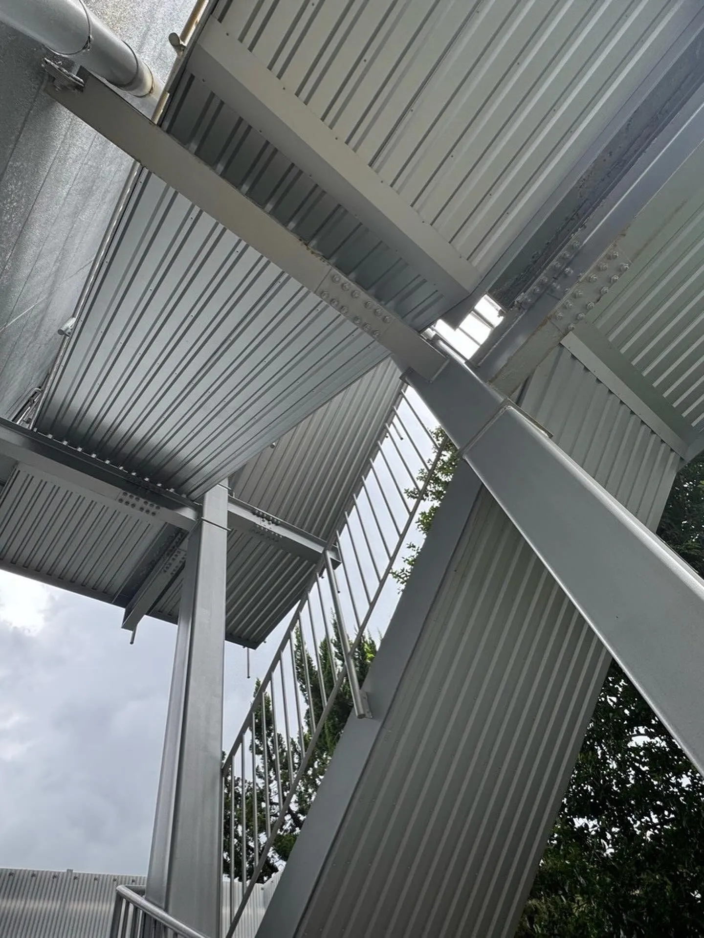 某家電量販店舗熊本店階段工事【施工後編】をご紹介させて頂きま...