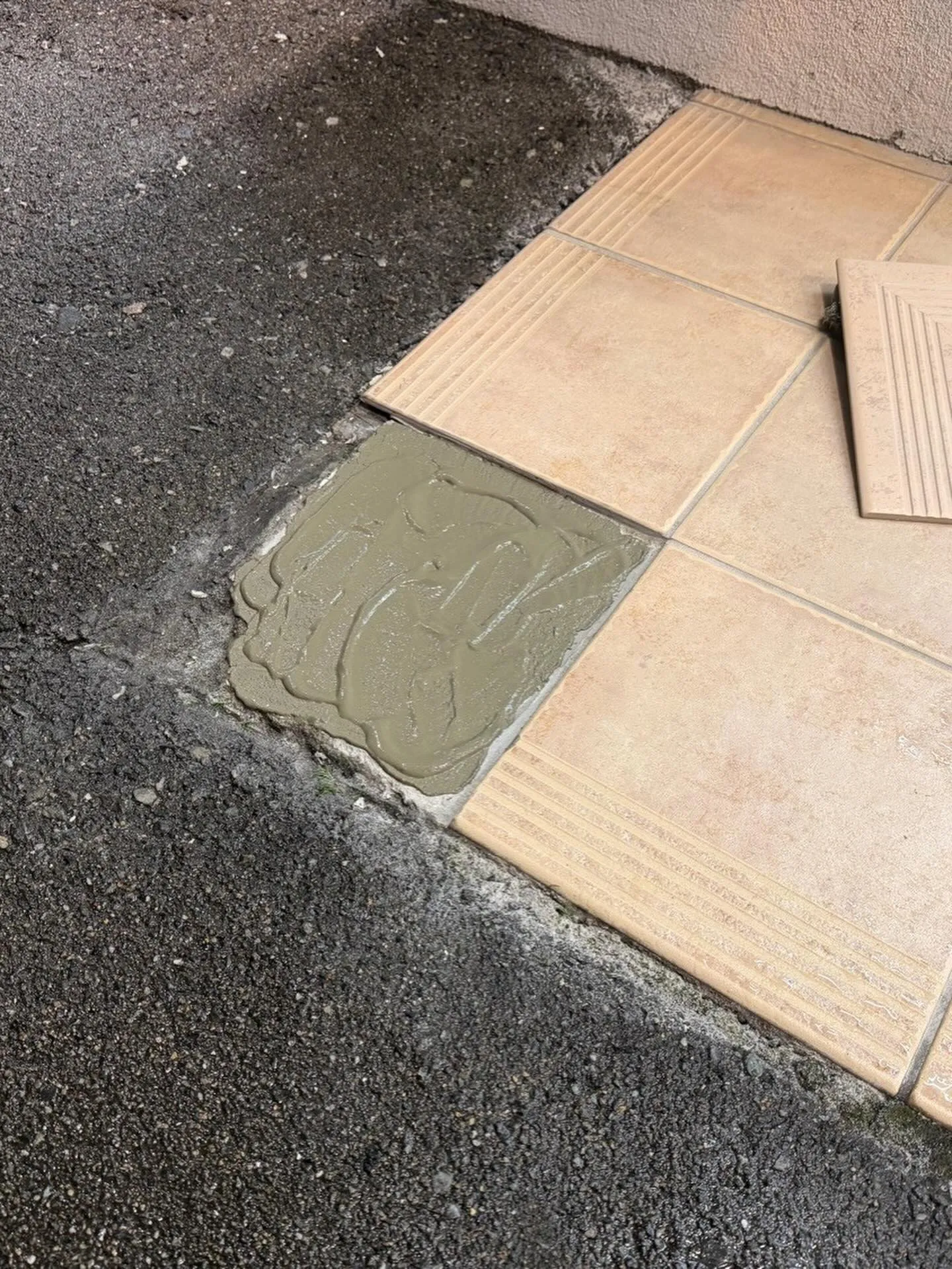 某衣服屋店舗東区店タイル工事をご紹介させて頂きます✨