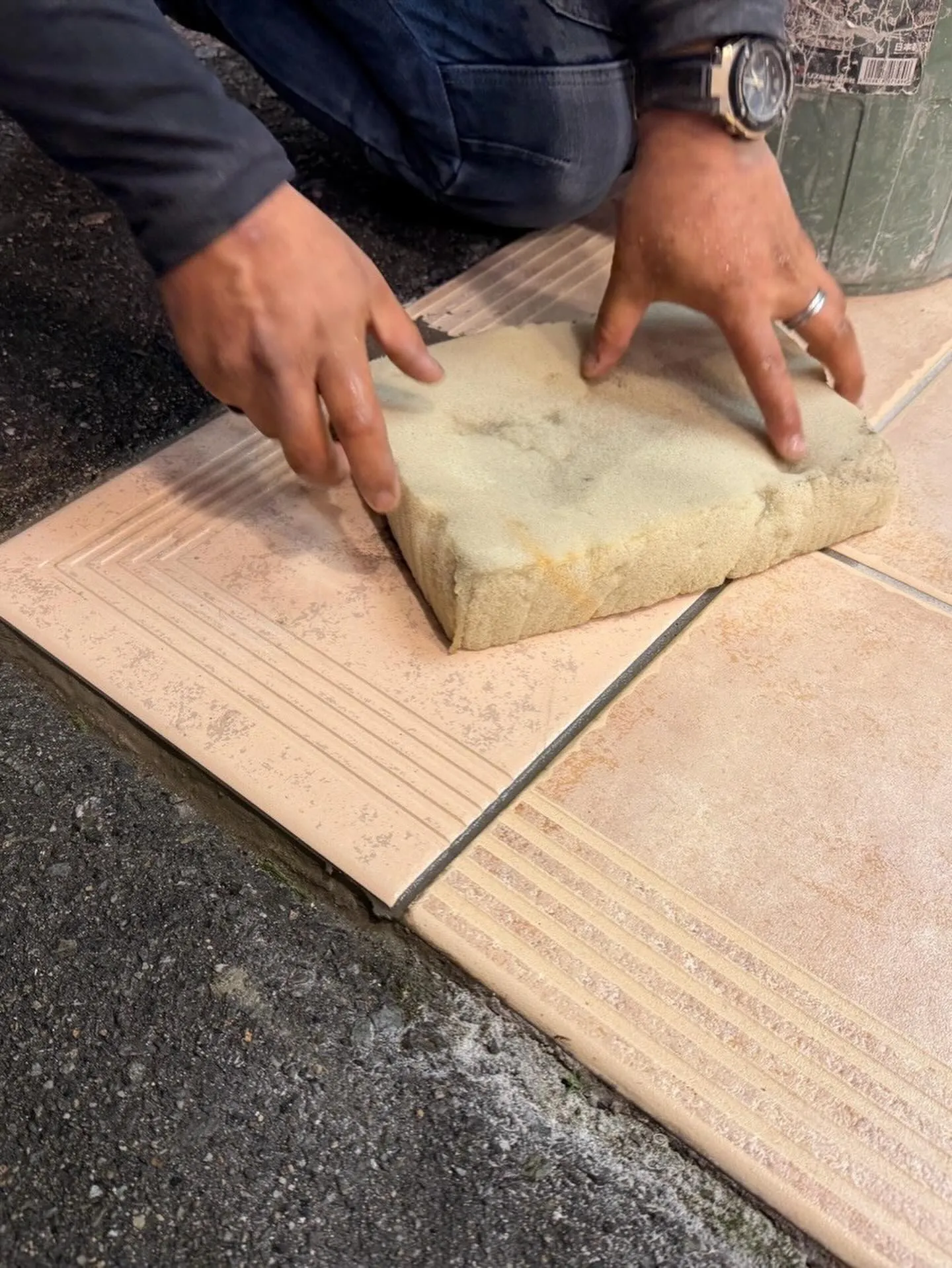 某衣服屋店舗東区店タイル工事をご紹介させて頂きます✨