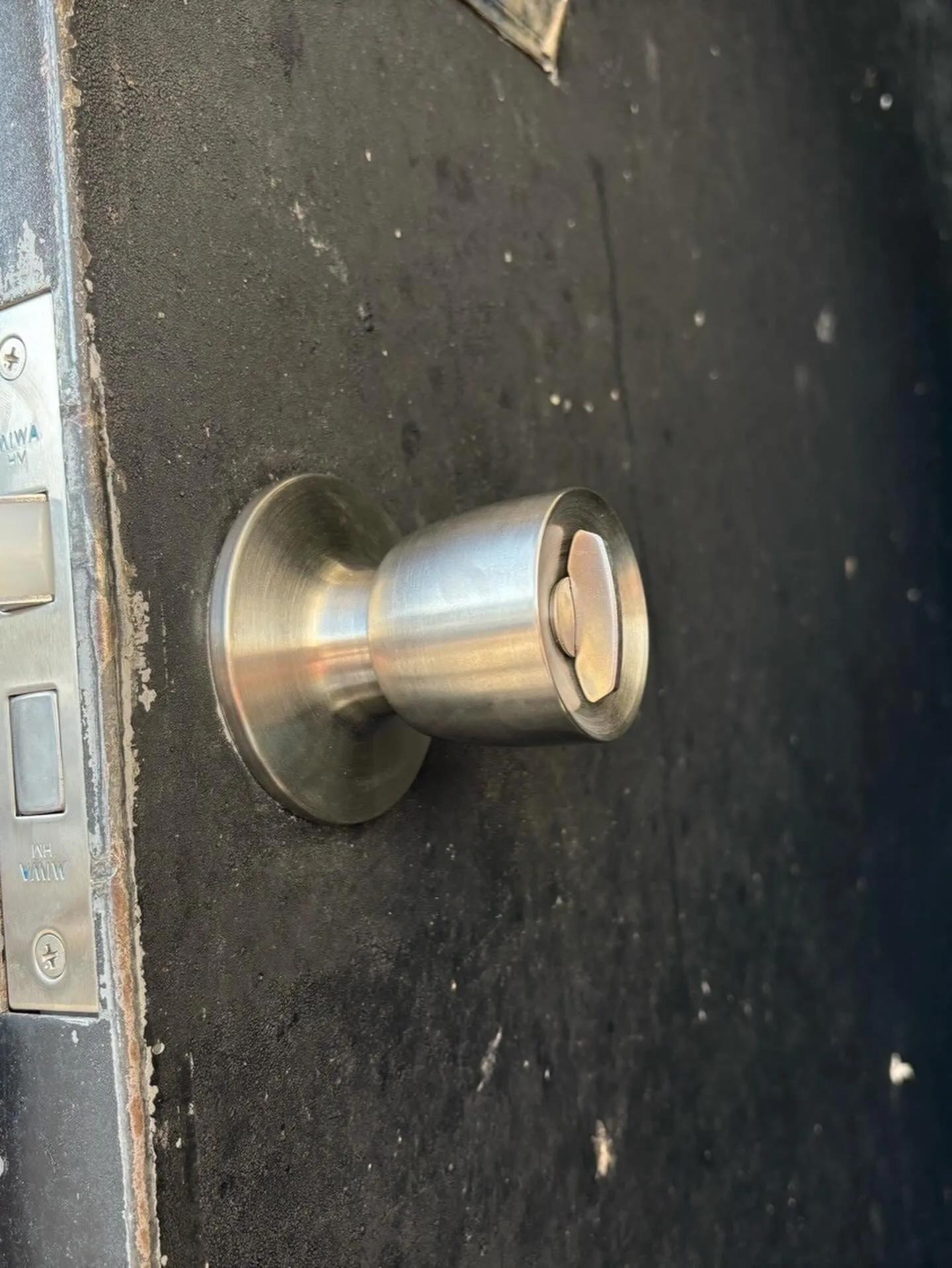 某回転寿司チェーン店舗野方店ドアノブ交換をご紹介させて頂きま...