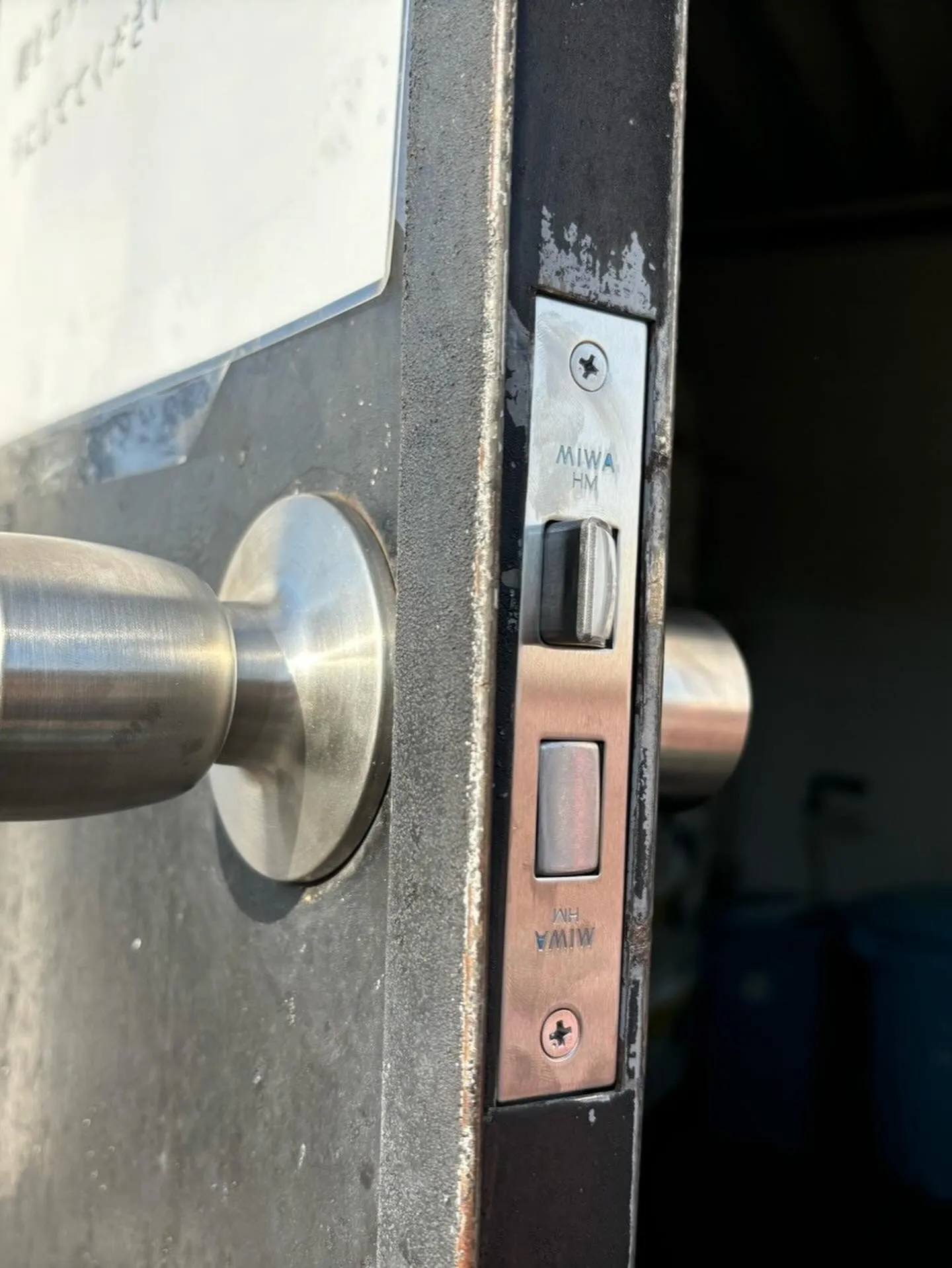 某回転寿司チェーン店舗野方店ドアノブ交換をご紹介させて頂きま...