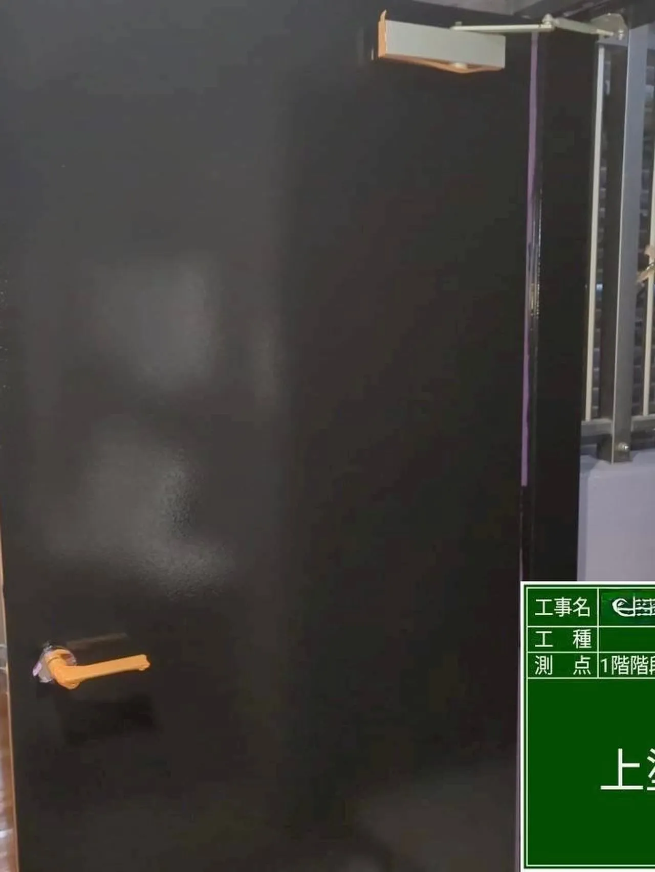 福岡市中央区マンション大規模修繕工事鉄部塗装工事【一階階段室...