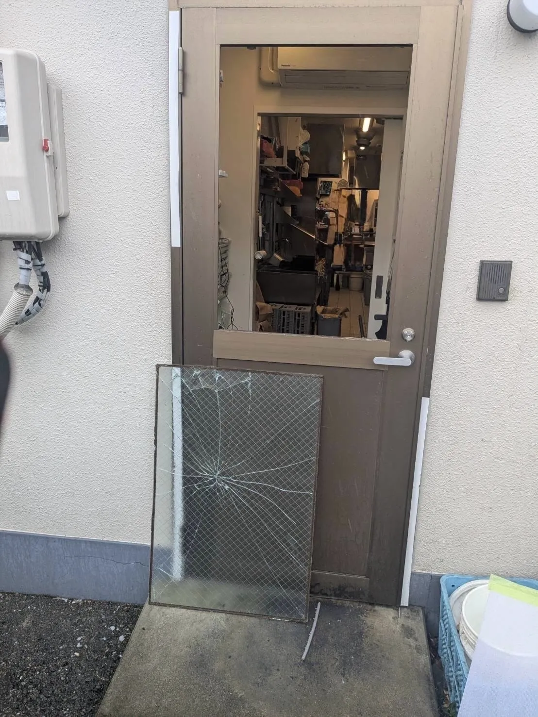 某飲食店舗東光寺店ガラス工事をご紹介させて頂きます✨