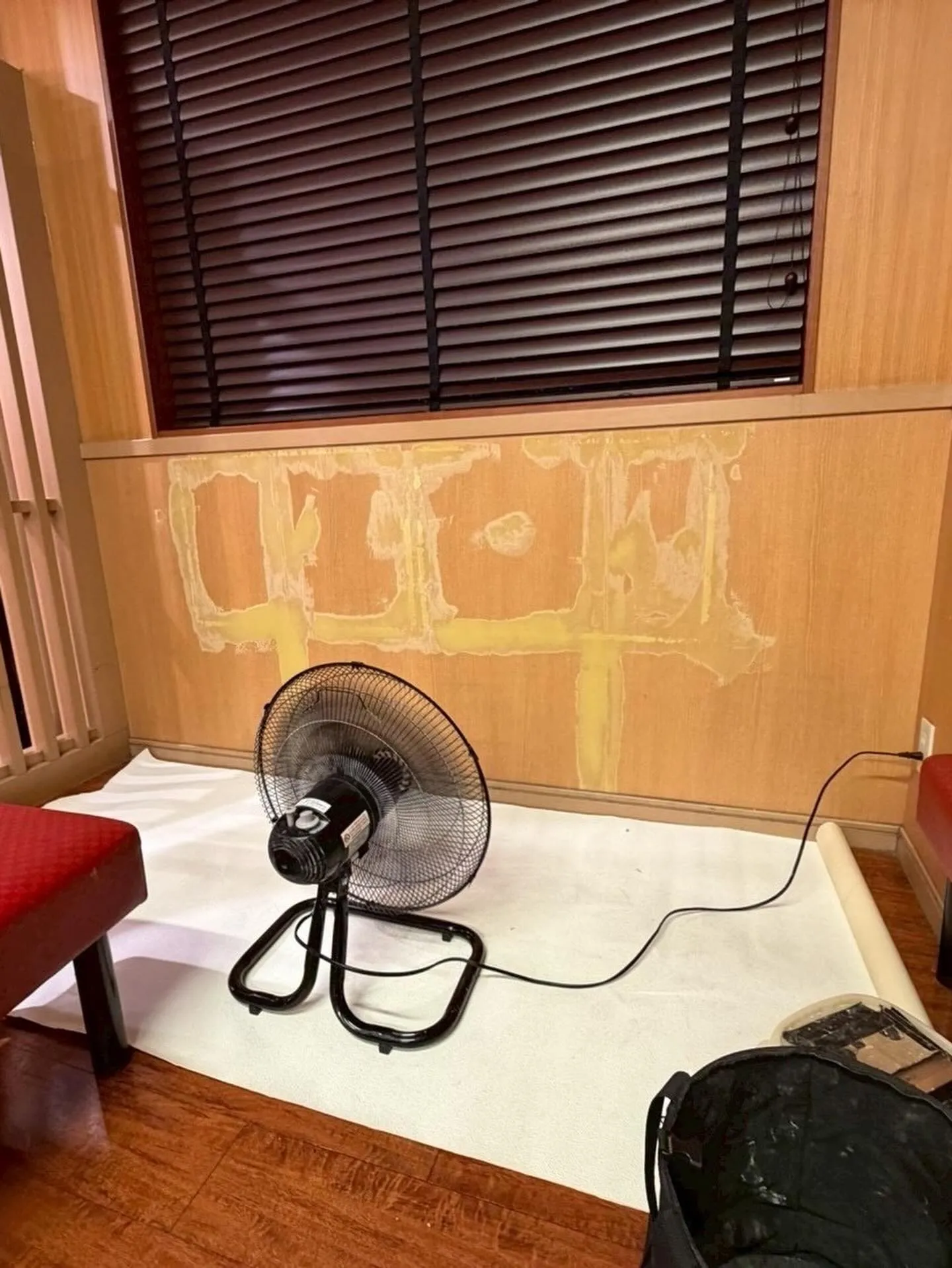 某回転寿司チェーン店舗上吉田店ダイノックシート貼り工事をご紹...