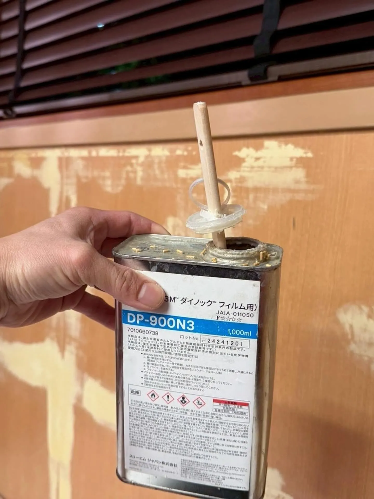 某回転寿司チェーン店舗上吉田店ダイノックシート貼り工事をご紹...