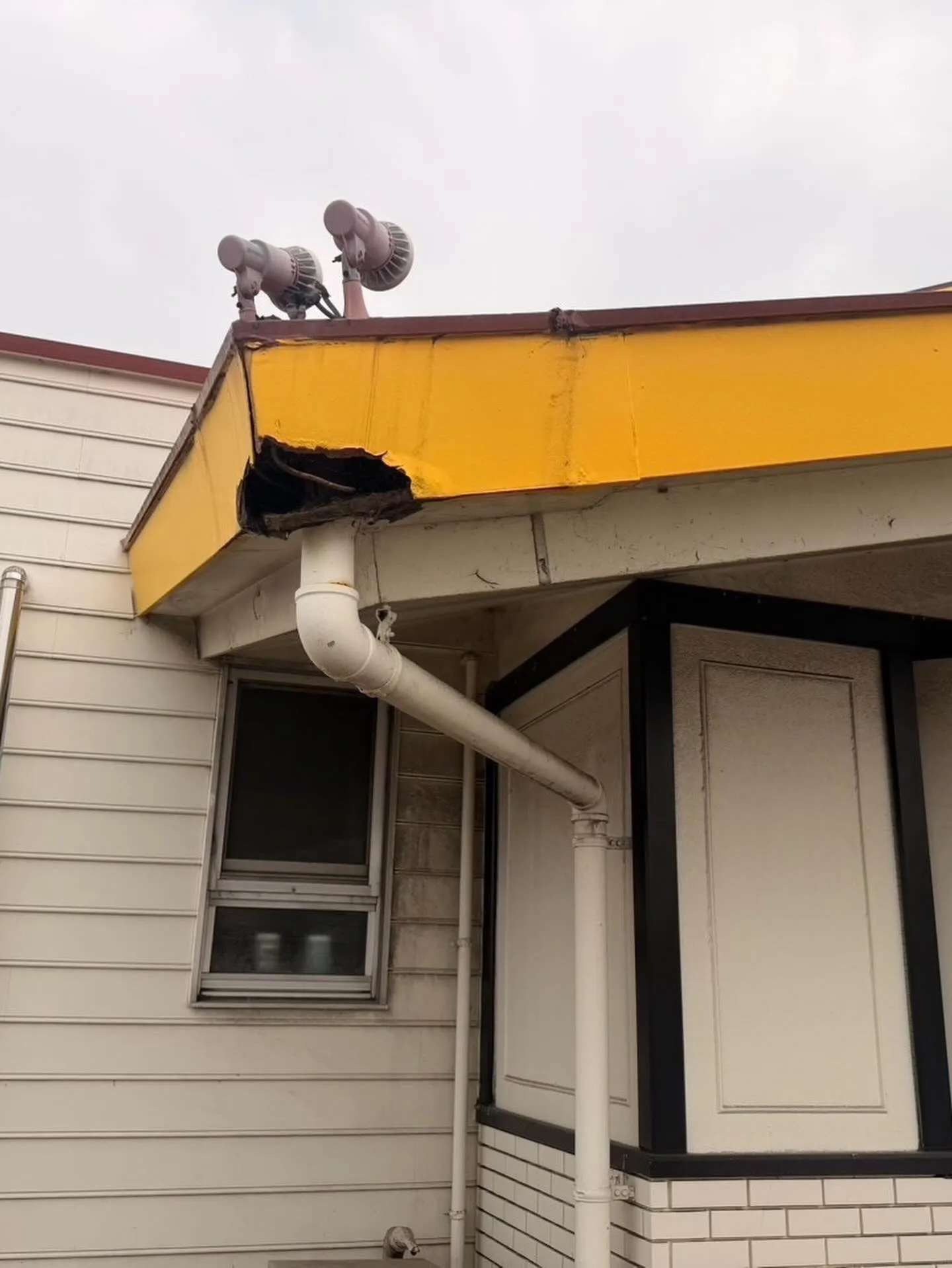 某ファミレス店舗東区店換気ダクト工事をご紹介させて頂きます✨