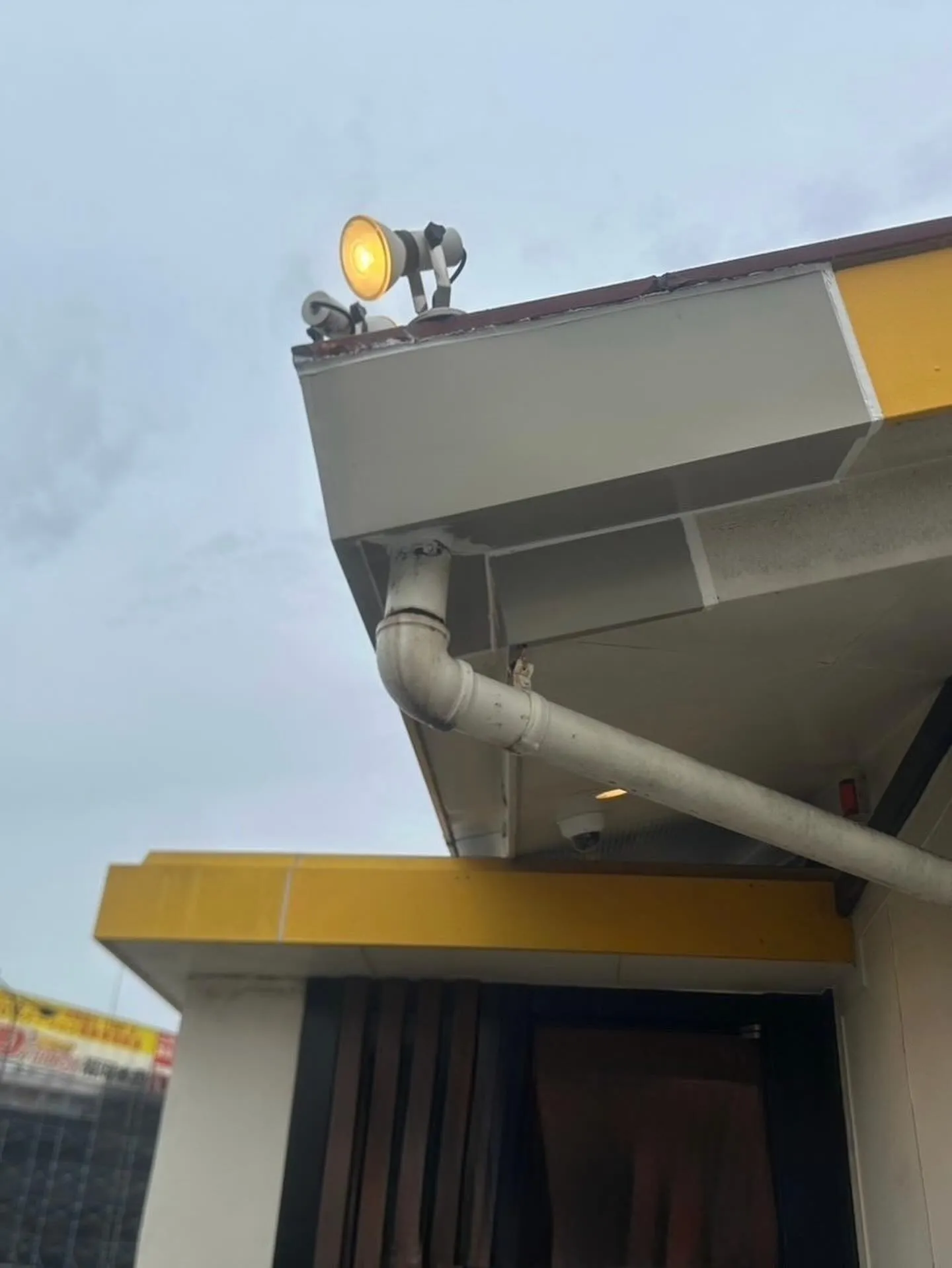 某ファミレス店舗東区店換気ダクト工事をご紹介させて頂きます✨