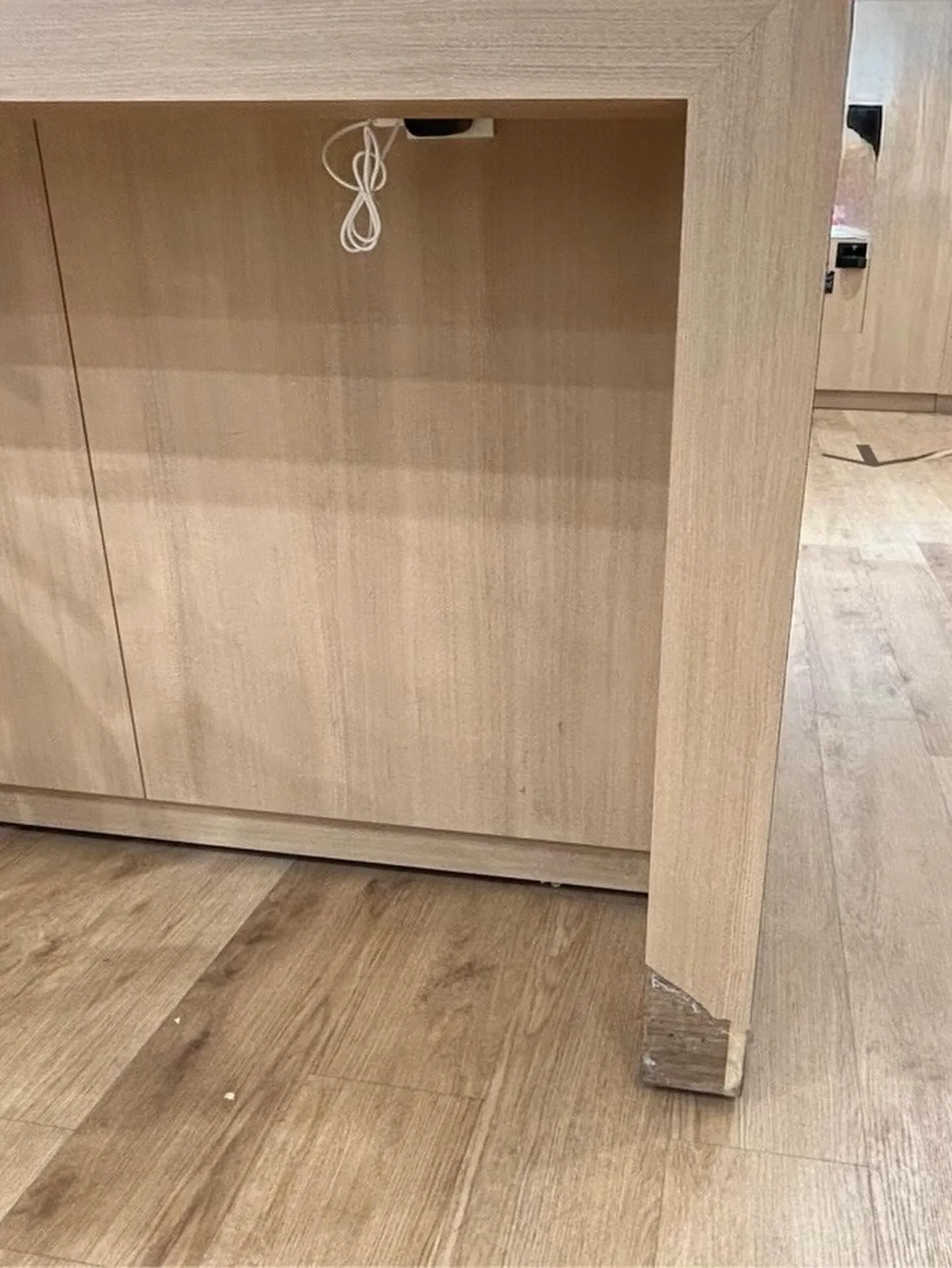 某衣服屋店舗天神店デスク工事をご紹介させて頂きます✨