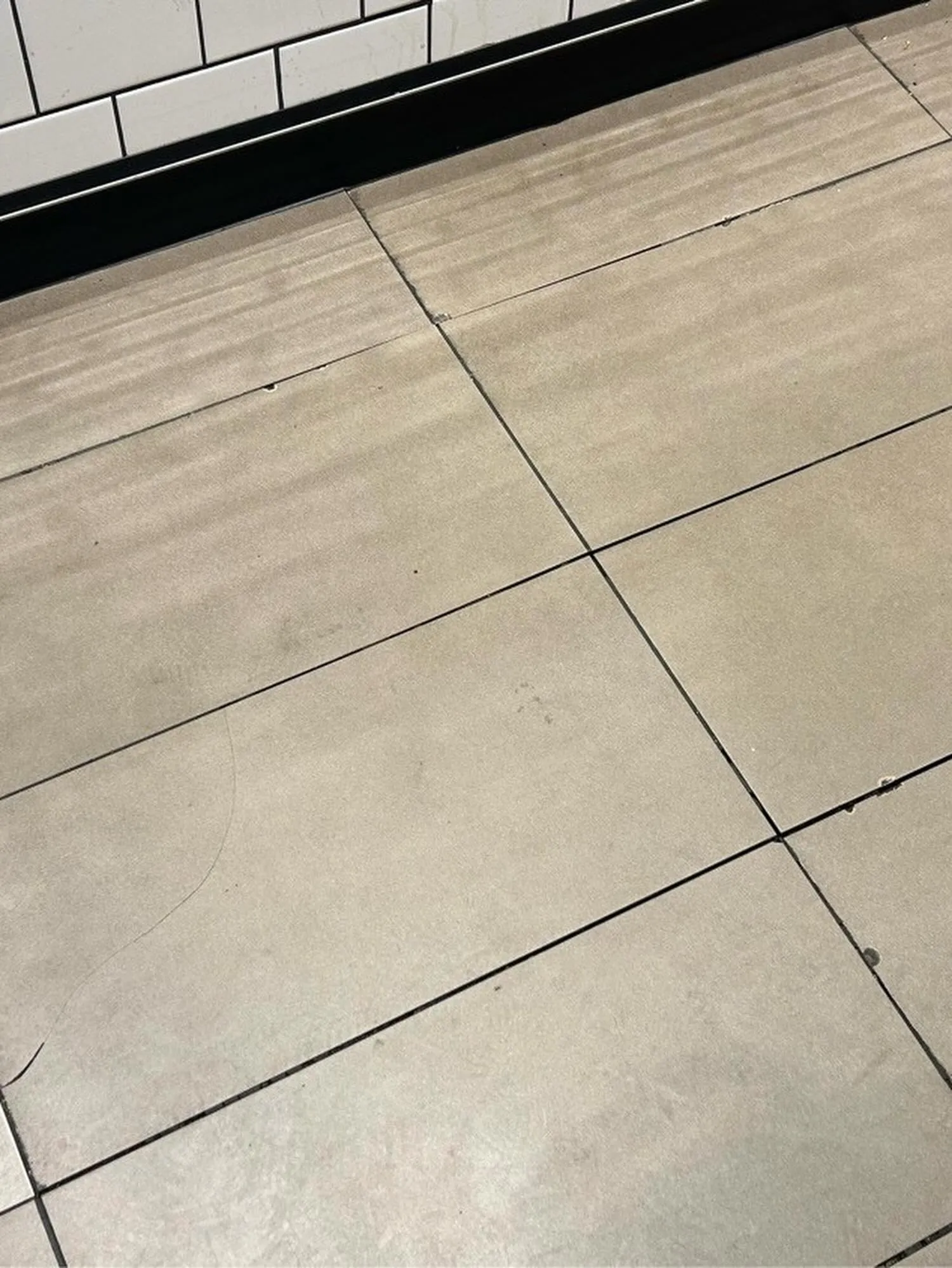某ファストフード店舗門松店タイル工事をご紹介させて頂きます✨
