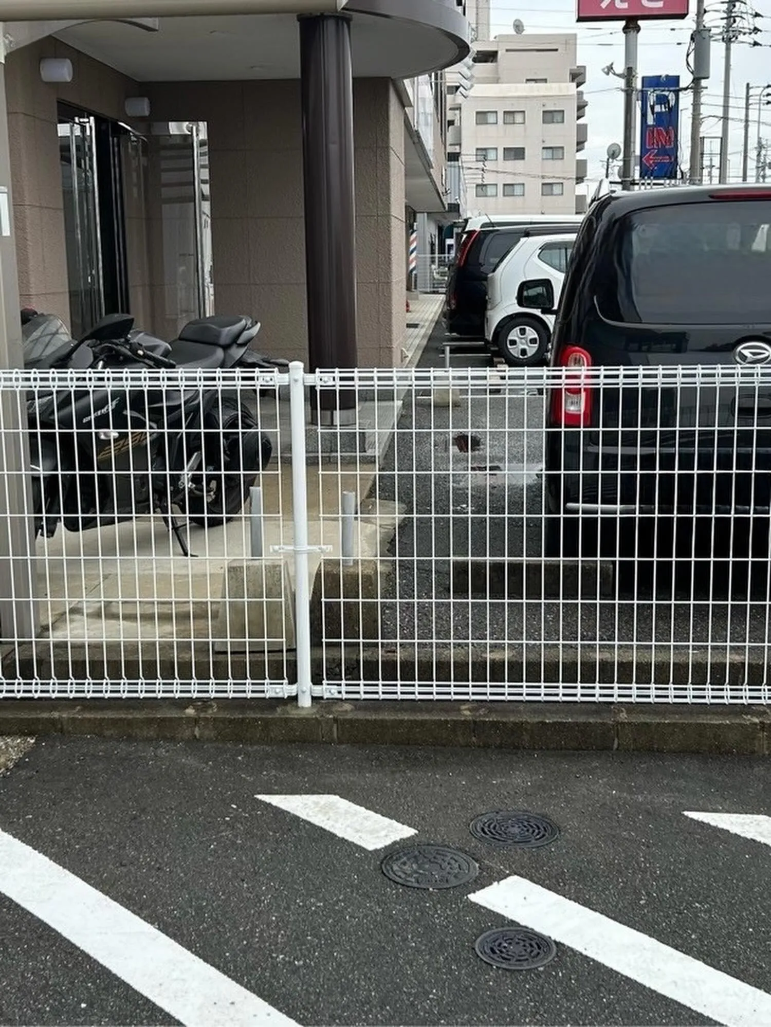 某薬局屋店舗三笘店フェンス工事をご紹介させて頂きます✨