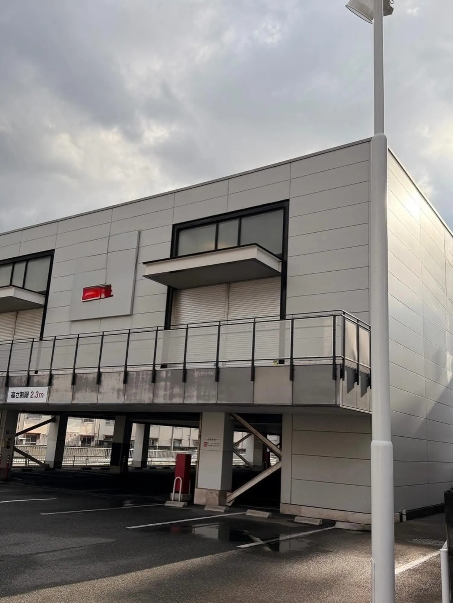 某衣服屋店舗長尾店足場工事をご紹介させて頂きます✨