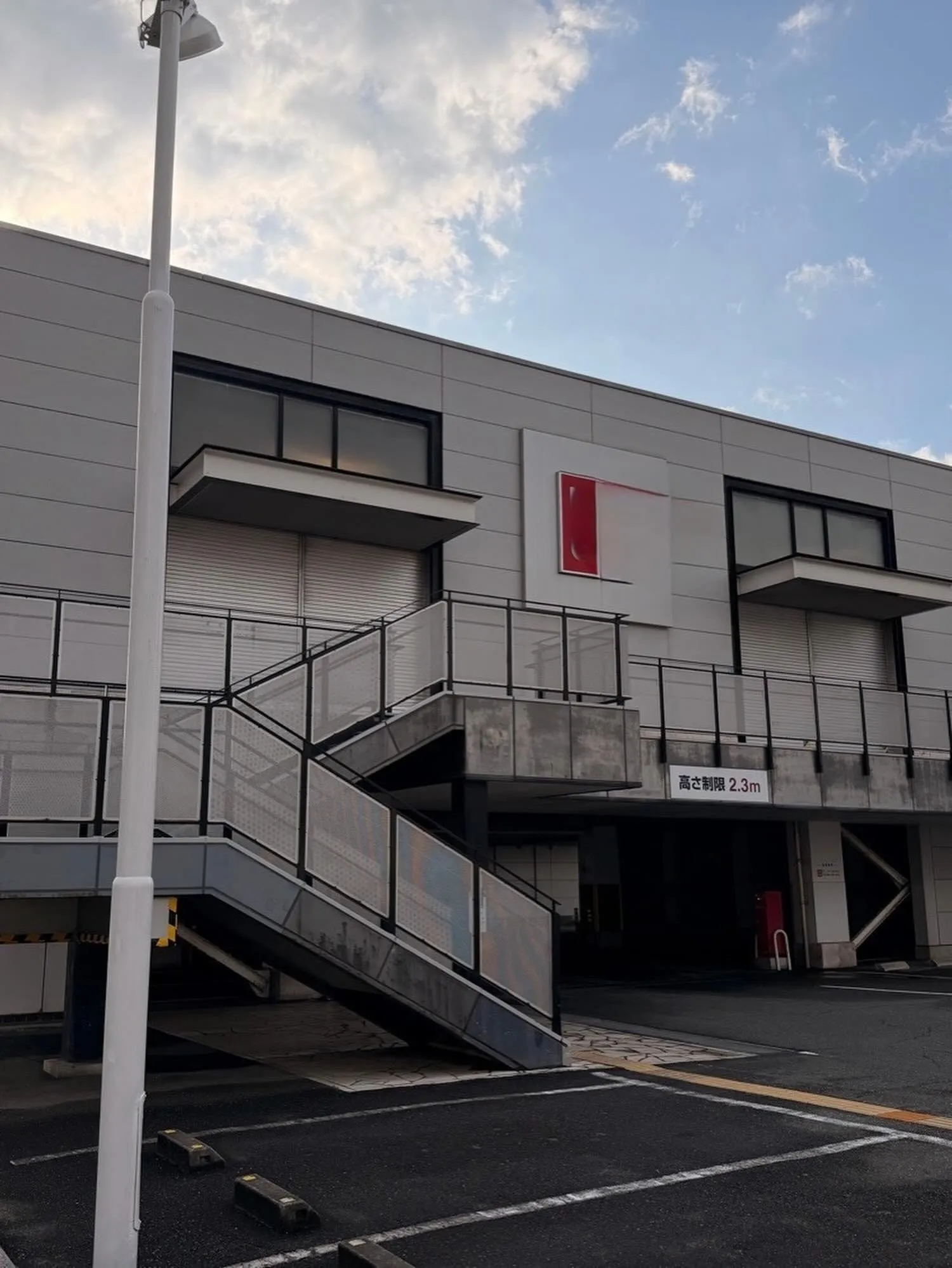 某衣服屋店舗長尾店足場工事をご紹介させて頂きます✨