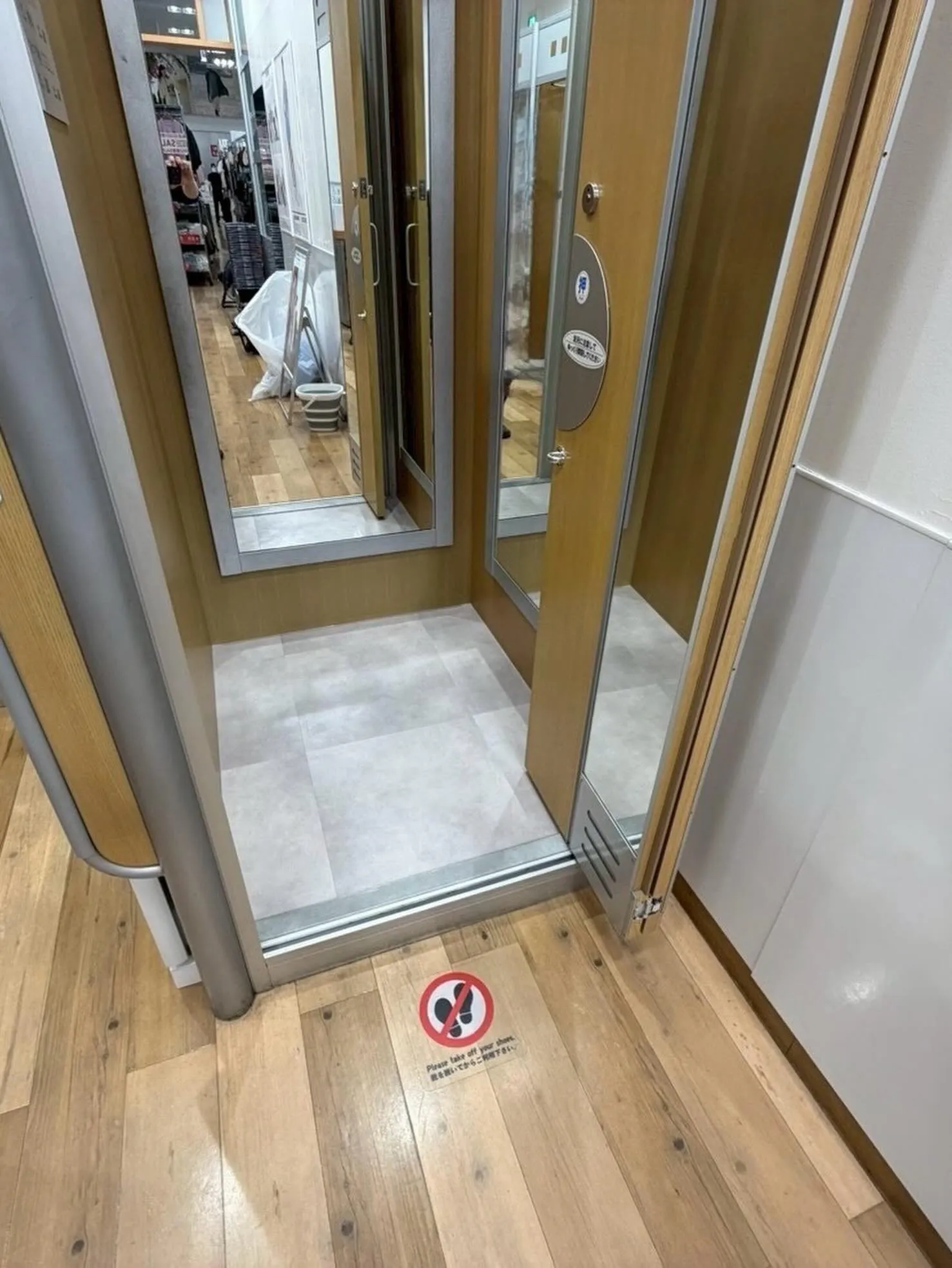 某衣服屋店舗出水店タイル工事をご紹介させて頂きます✨